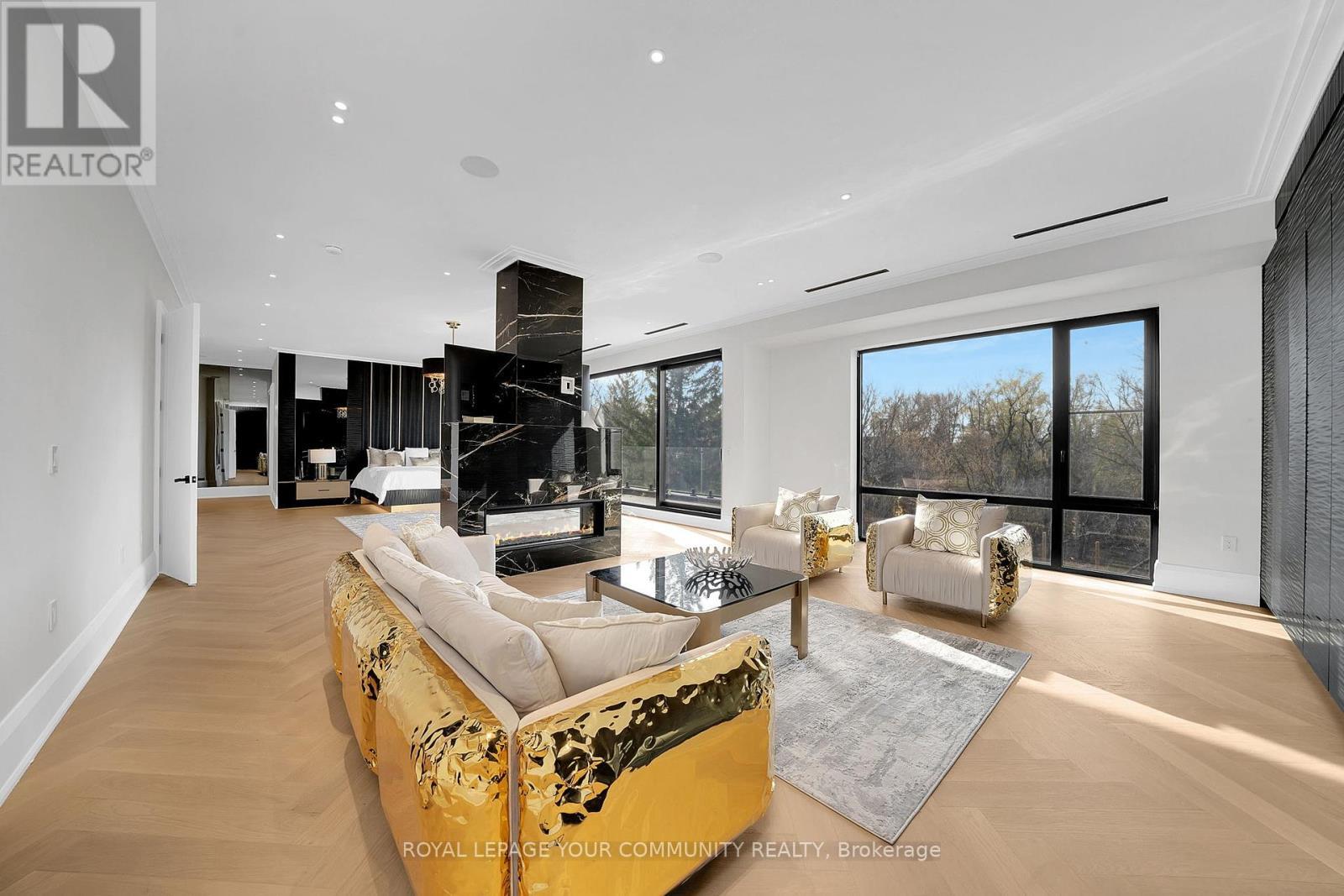 












8 POPLAR DRIVE

,
Richmond Hill,




Ontario
L4E2W5

