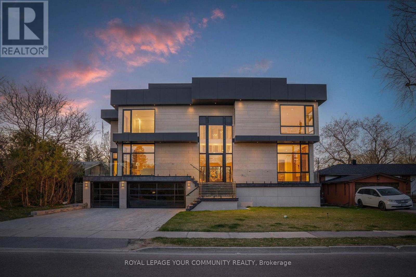 












8 POPLAR DRIVE

,
Richmond Hill,




Ontario
L4E2W5

