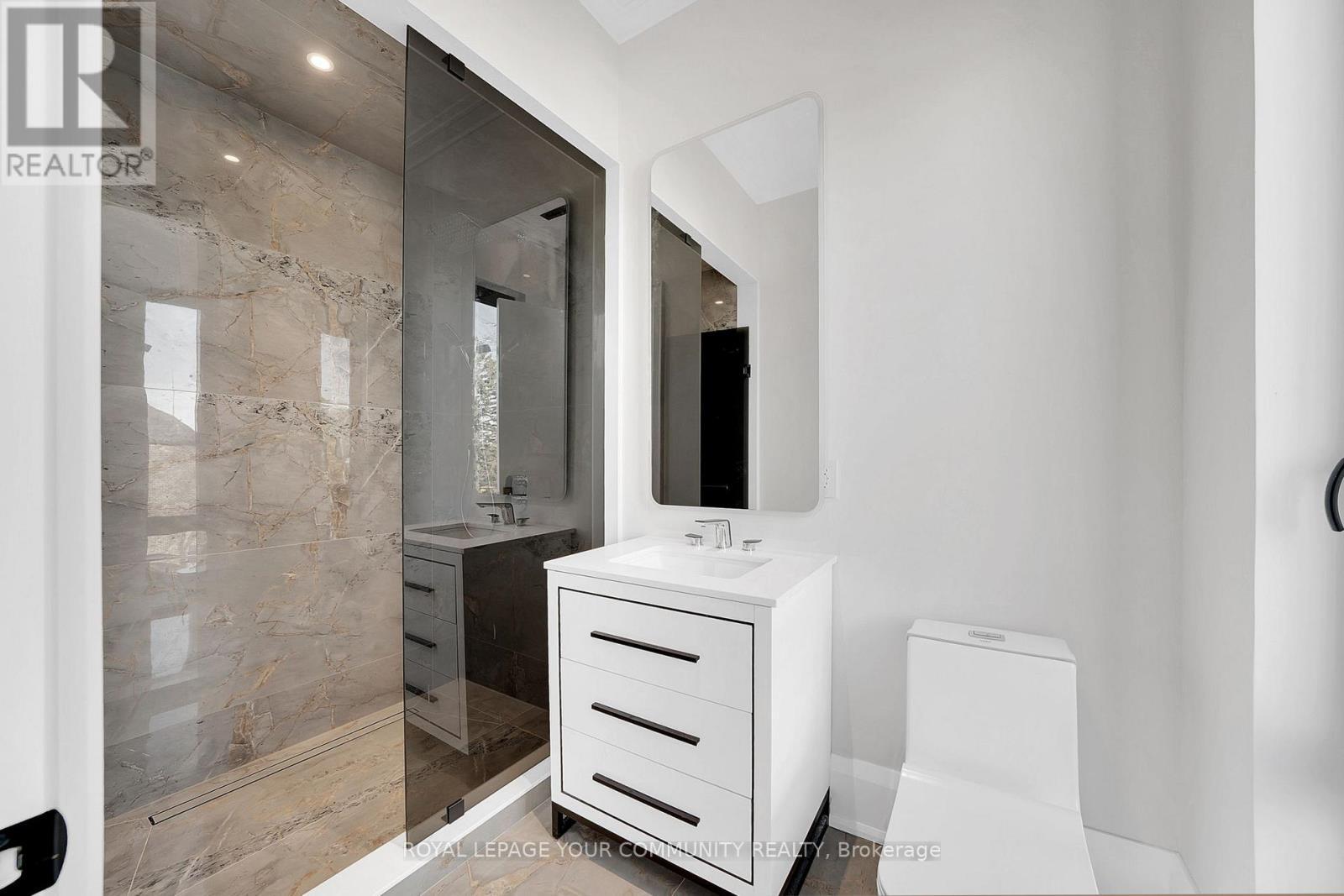 












8 POPLAR DRIVE

,
Richmond Hill,




Ontario
L4E2W5

