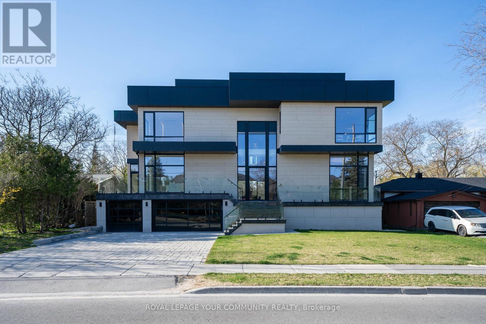 












8 POPLAR DRIVE

,
Richmond Hill,




Ontario
L4E2W5

