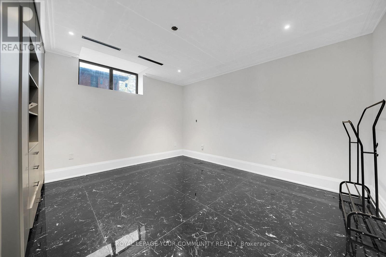 












8 POPLAR DRIVE

,
Richmond Hill,




Ontario
L4E2W5

