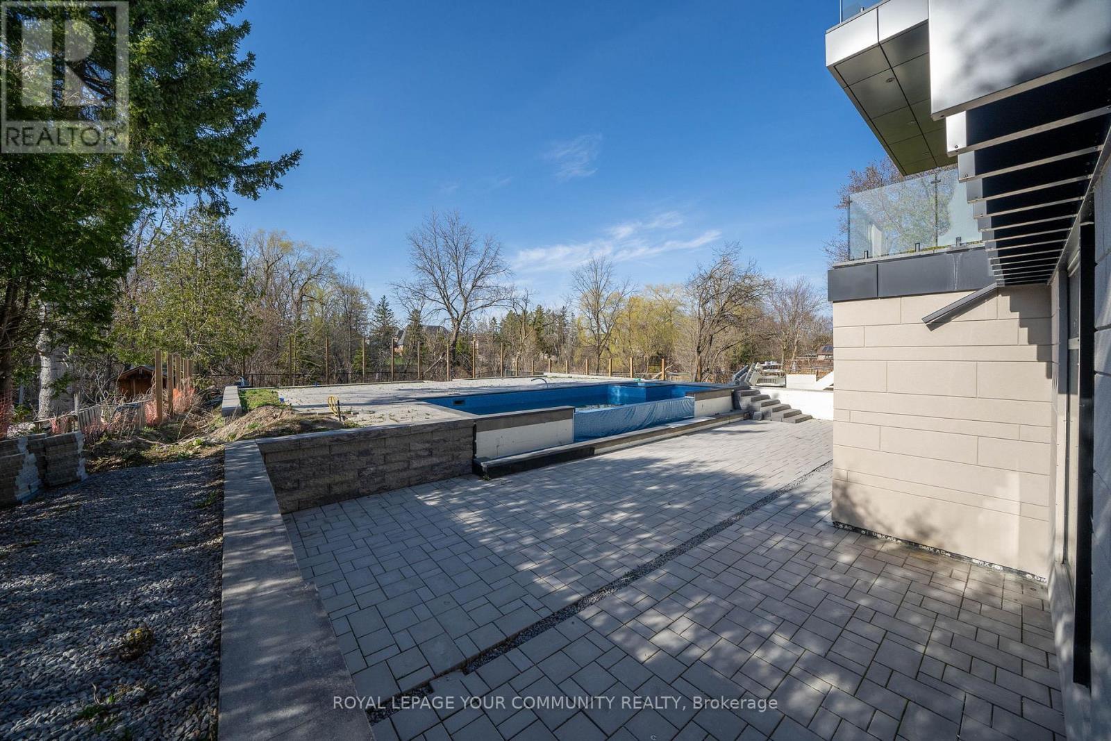 












8 POPLAR DRIVE

,
Richmond Hill,




Ontario
L4E2W5

