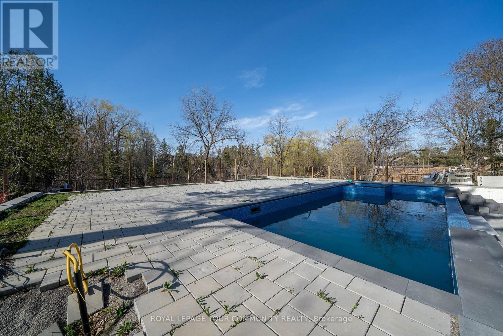 












8 POPLAR DRIVE

,
Richmond Hill,




Ontario
L4E2W5

