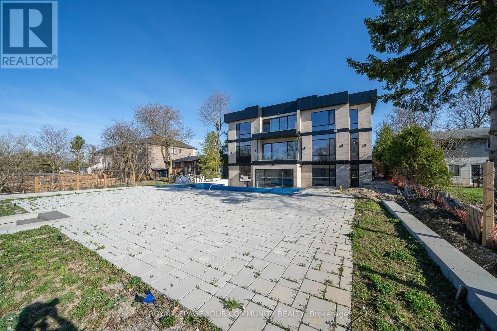 












8 POPLAR DRIVE

,
Richmond Hill,




Ontario
L4E2W5

