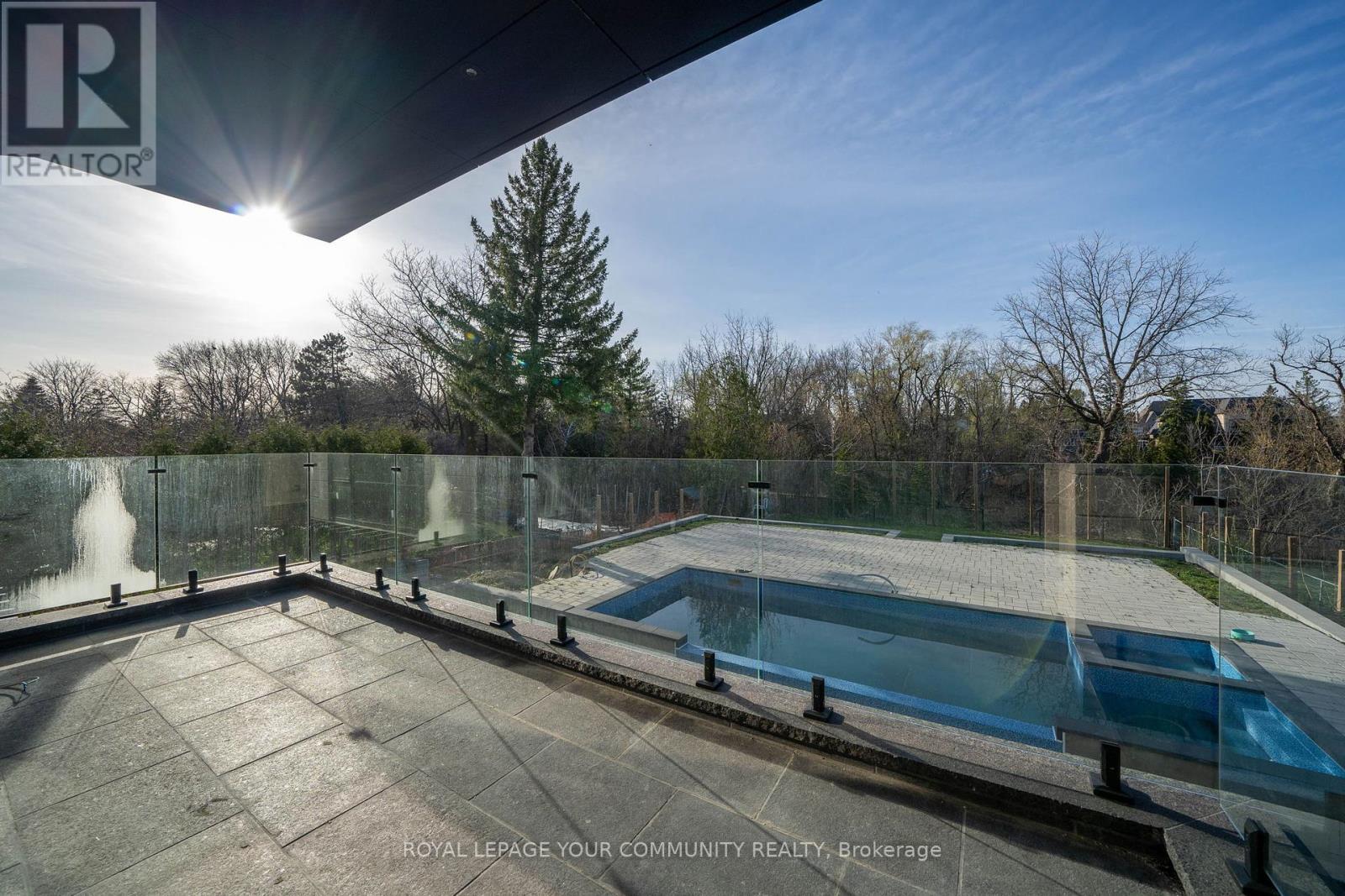 












8 POPLAR DRIVE

,
Richmond Hill,




Ontario
L4E2W5

