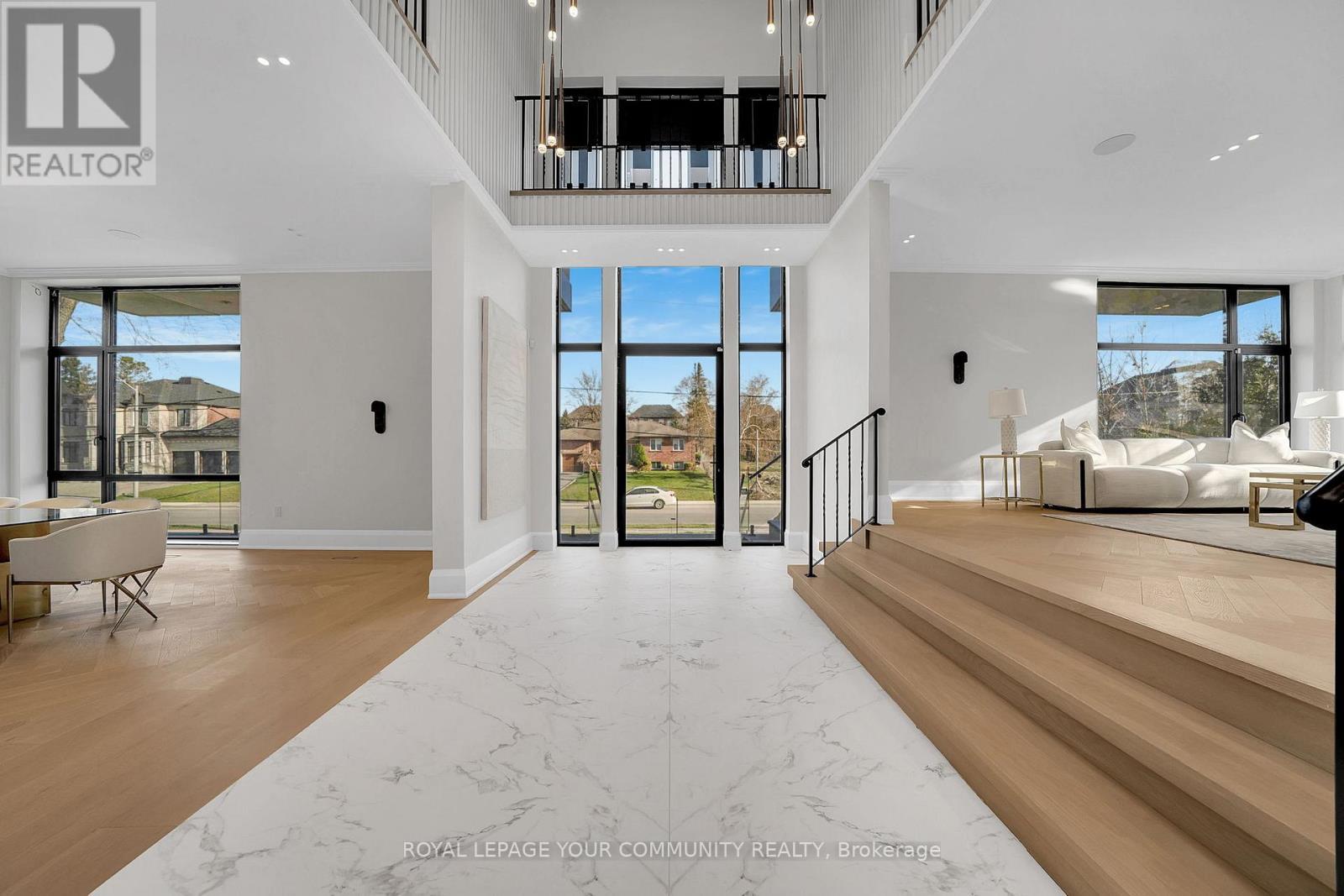 












8 POPLAR DRIVE

,
Richmond Hill,




Ontario
L4E2W5

