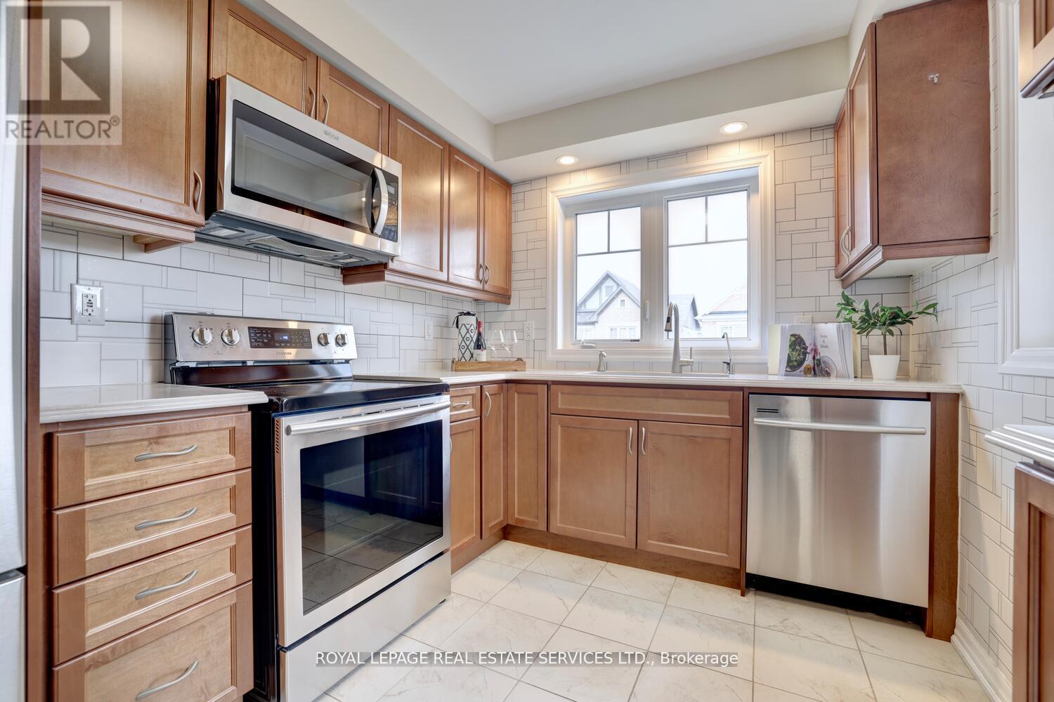 












1234 ROSE WAY

,
Milton,




Ontario
L9E1L9

