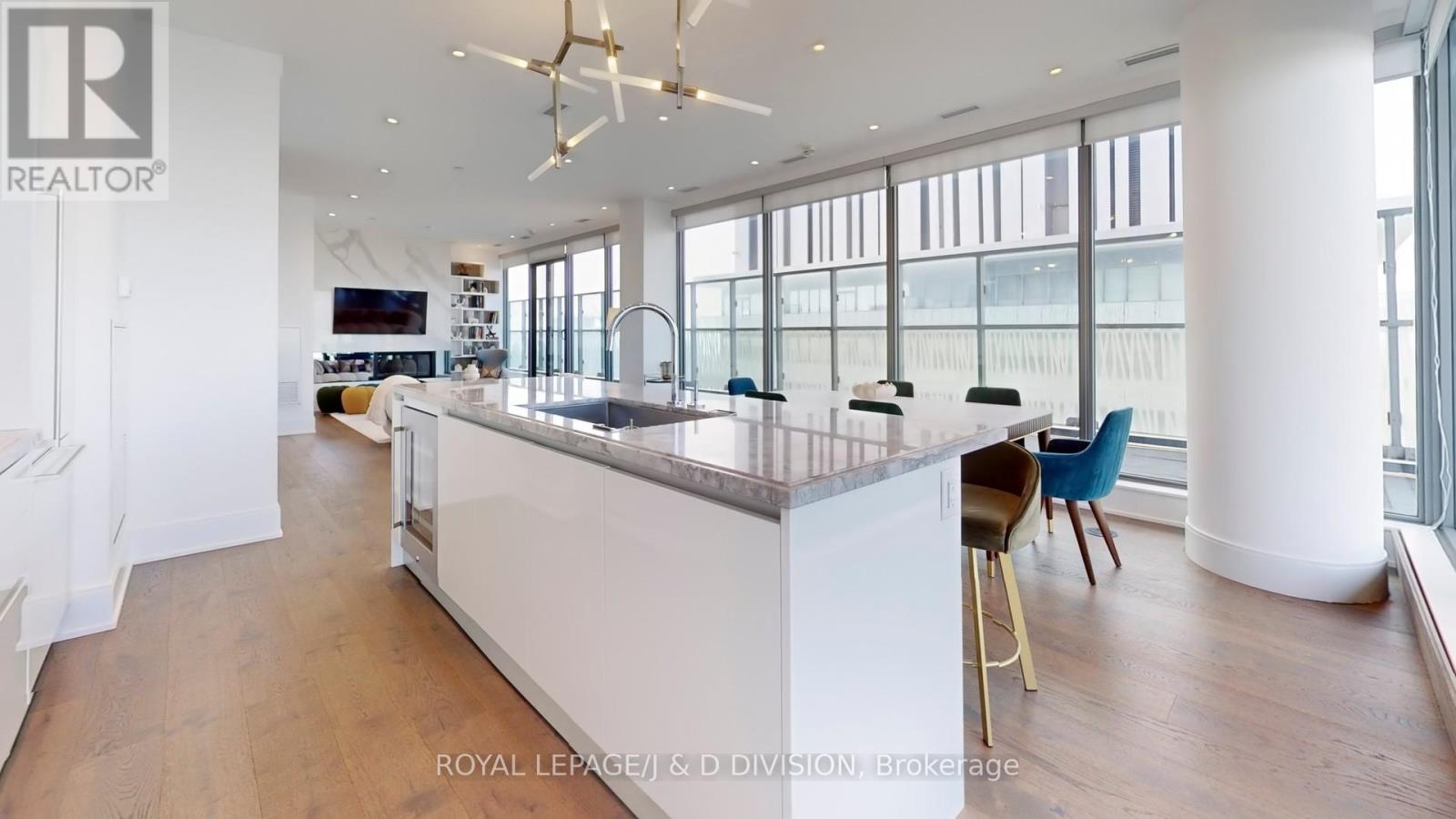 












5502 - 50 CHARLES STREET E

,
Toronto,




Ontario
M4Y0C3

