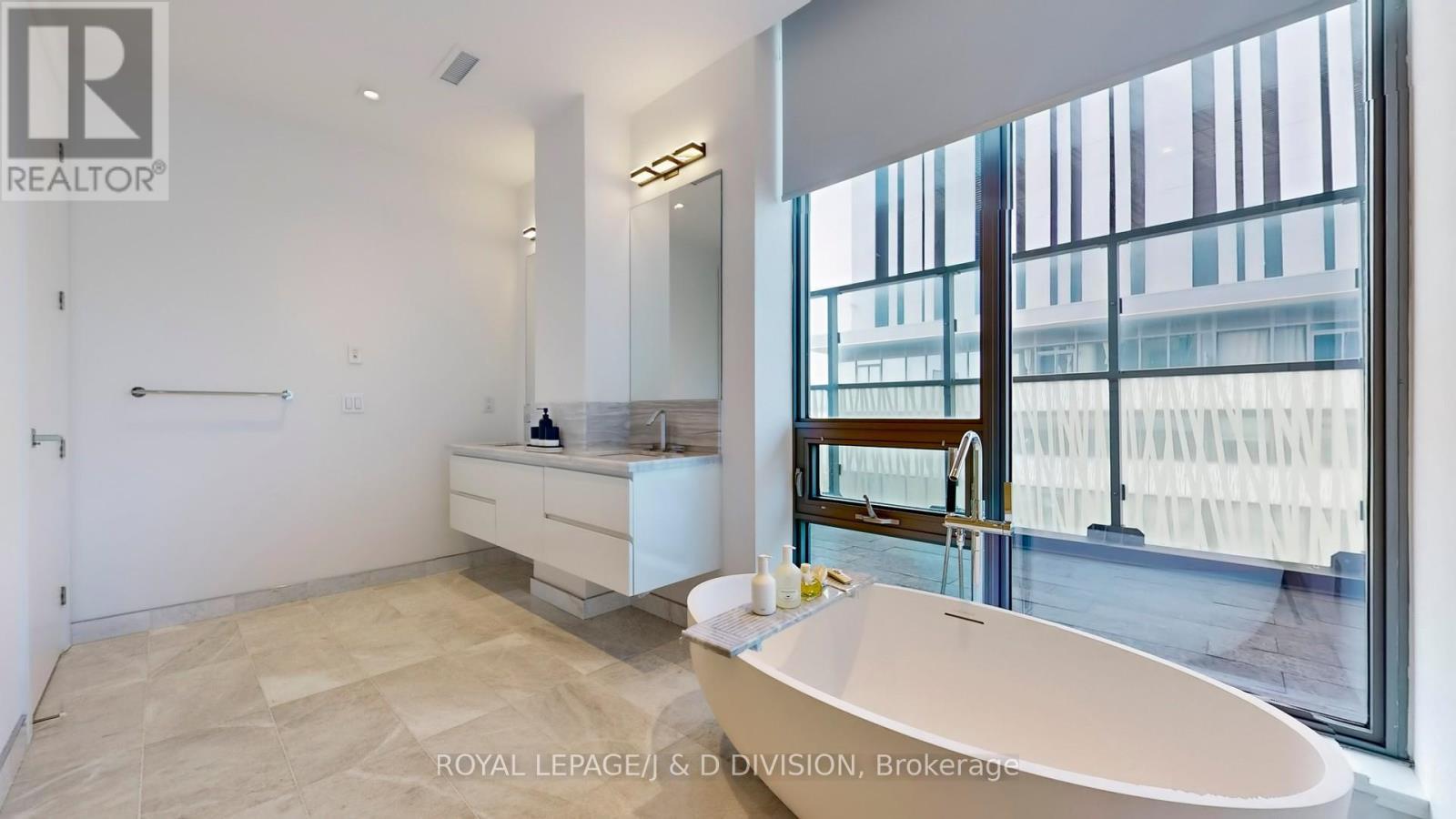 












5502 - 50 CHARLES STREET E

,
Toronto,




Ontario
M4Y0C3

