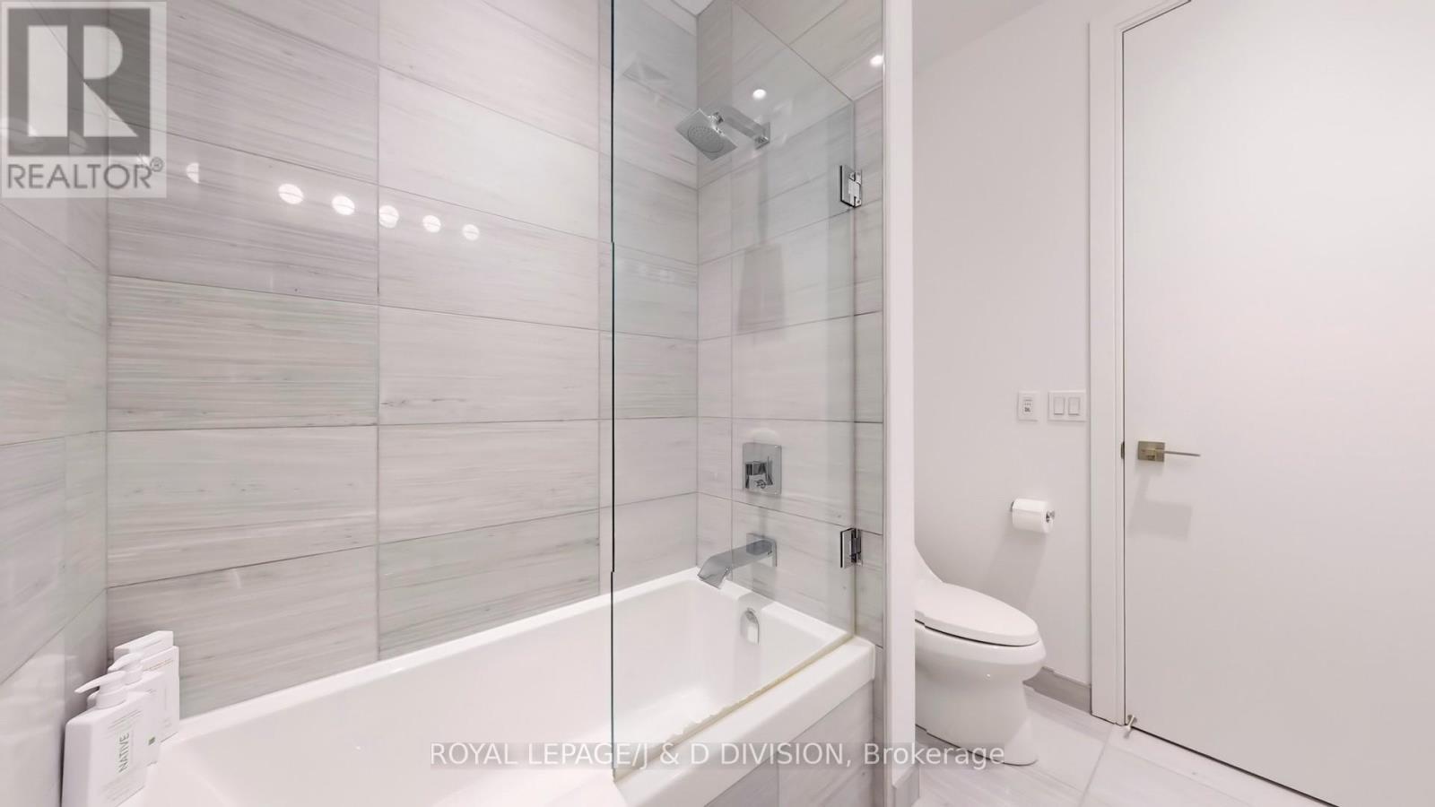 












5502 - 50 CHARLES STREET E

,
Toronto,




Ontario
M4Y0C3

