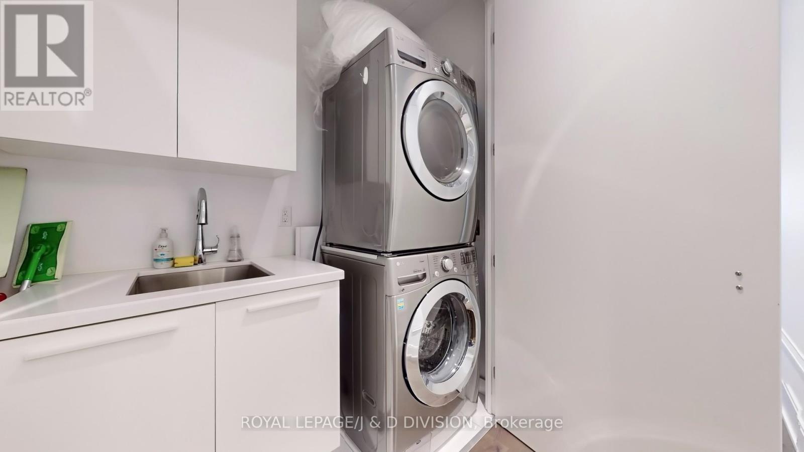 












5502 - 50 CHARLES STREET E

,
Toronto,




Ontario
M4Y0C3

