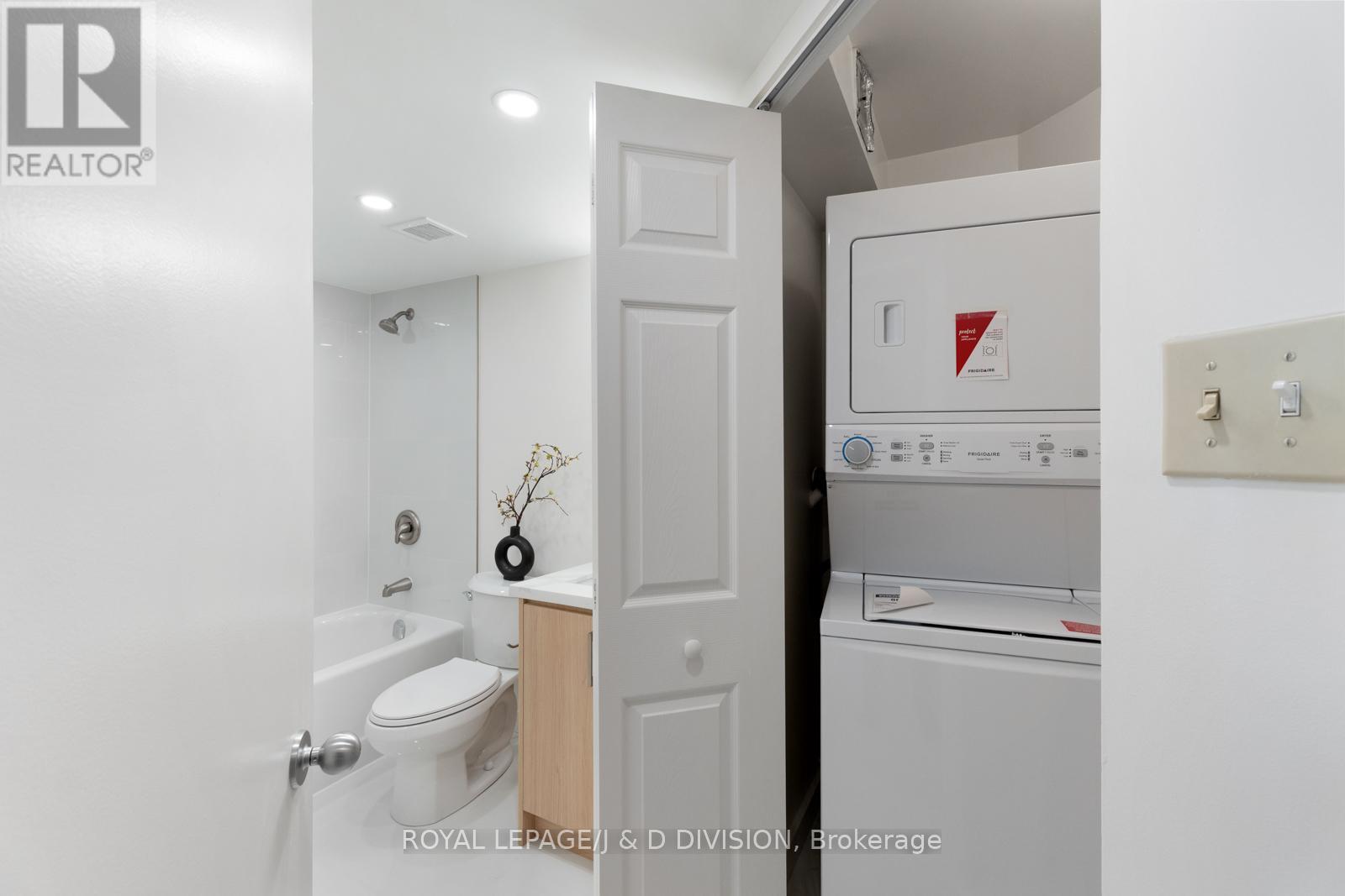 












1708 - 25 MAITLAND STREET

,
Toronto,




Ontario
M4Y2W1

