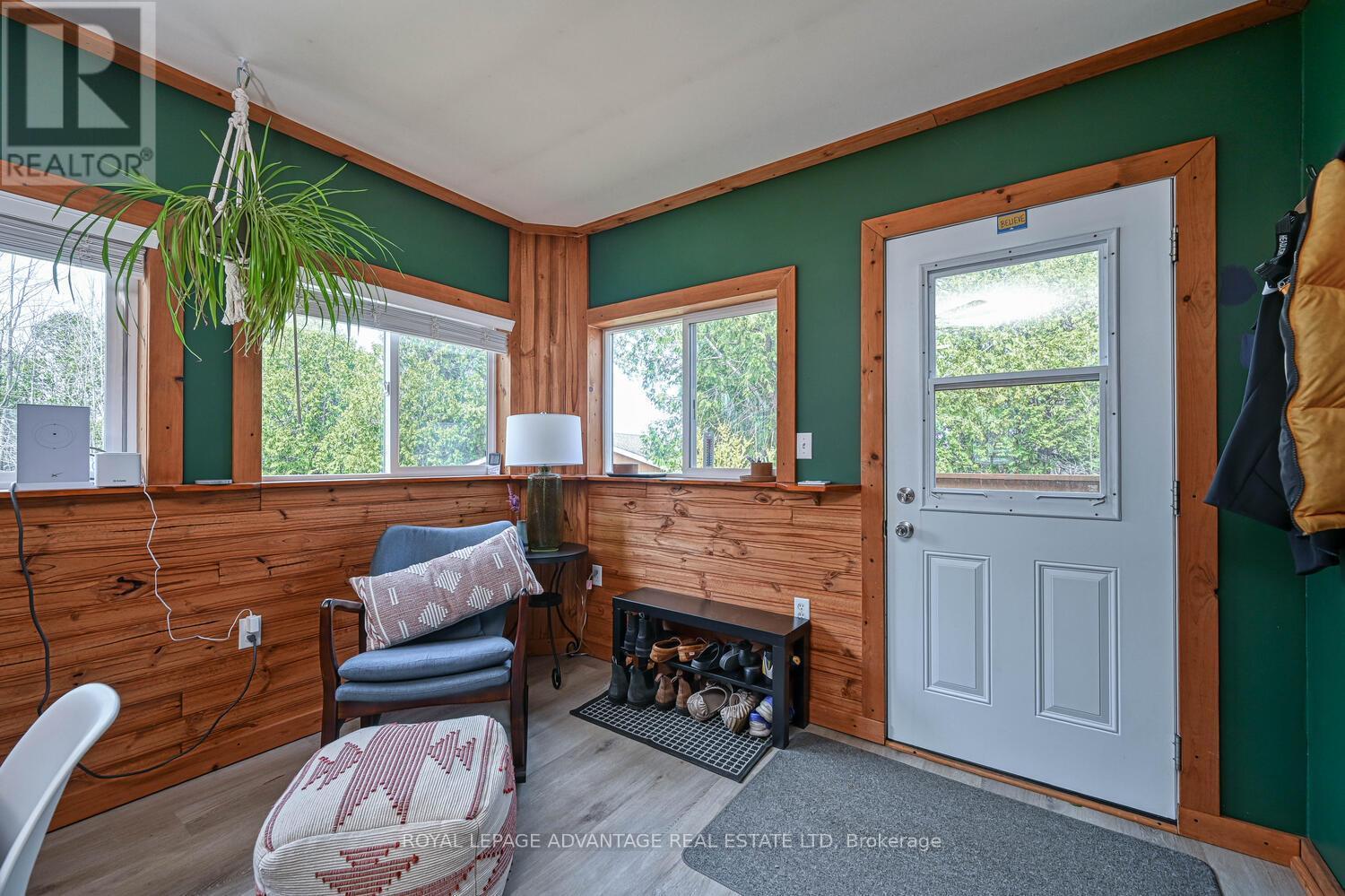 












163 LYNDHURST ROAD

,
Leeds and the Thousand Islands,




Ontario
K0E1N0

