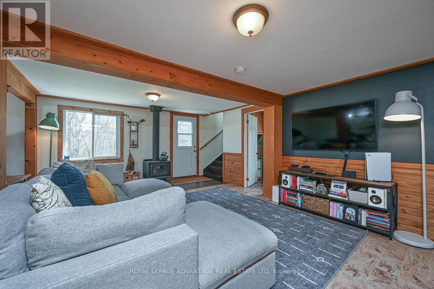 












163 LYNDHURST ROAD

,
Leeds and the Thousand Islands,




Ontario
K0E1N0

