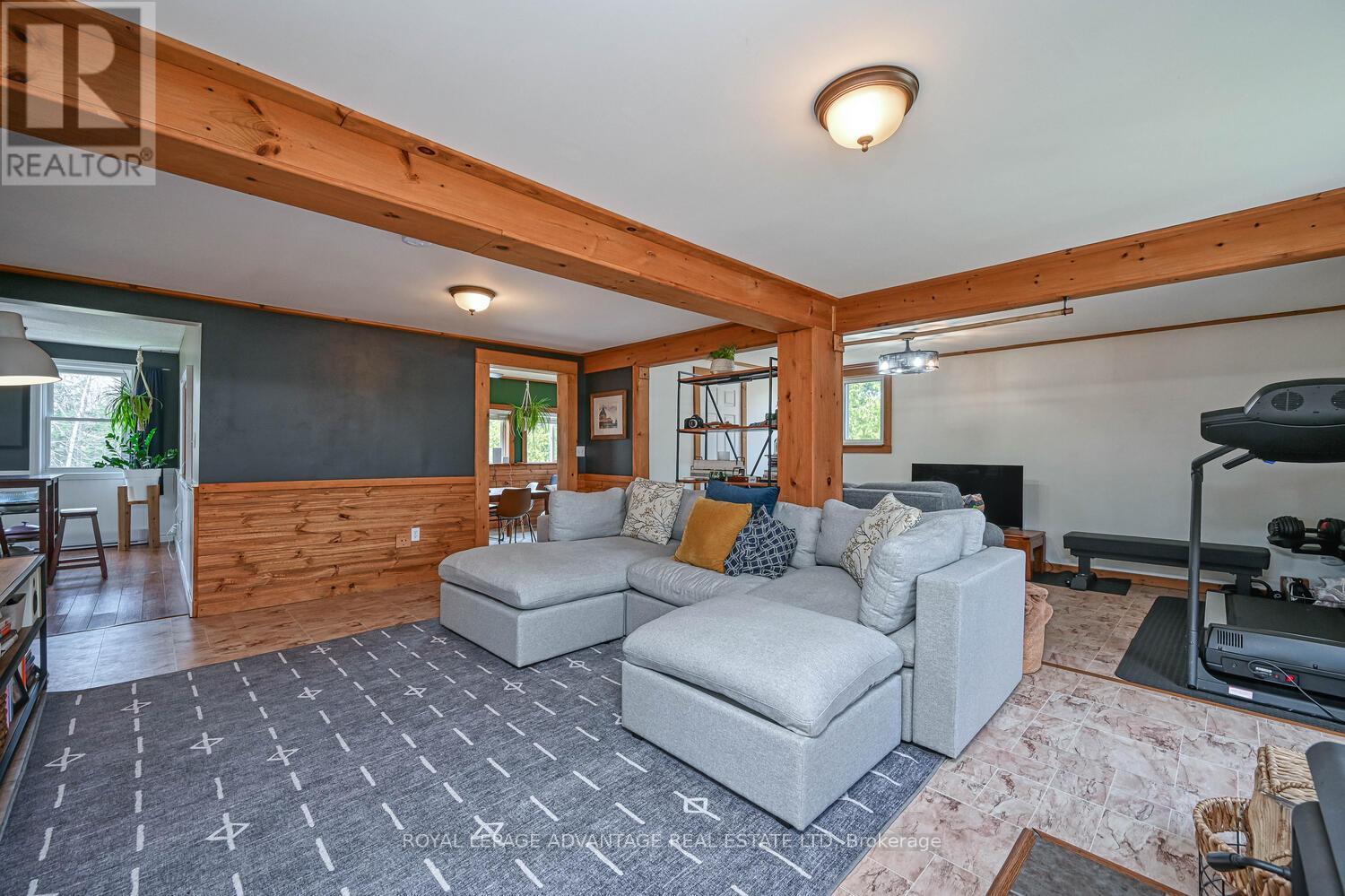












163 LYNDHURST ROAD

,
Leeds and the Thousand Islands,




Ontario
K0E1N0

