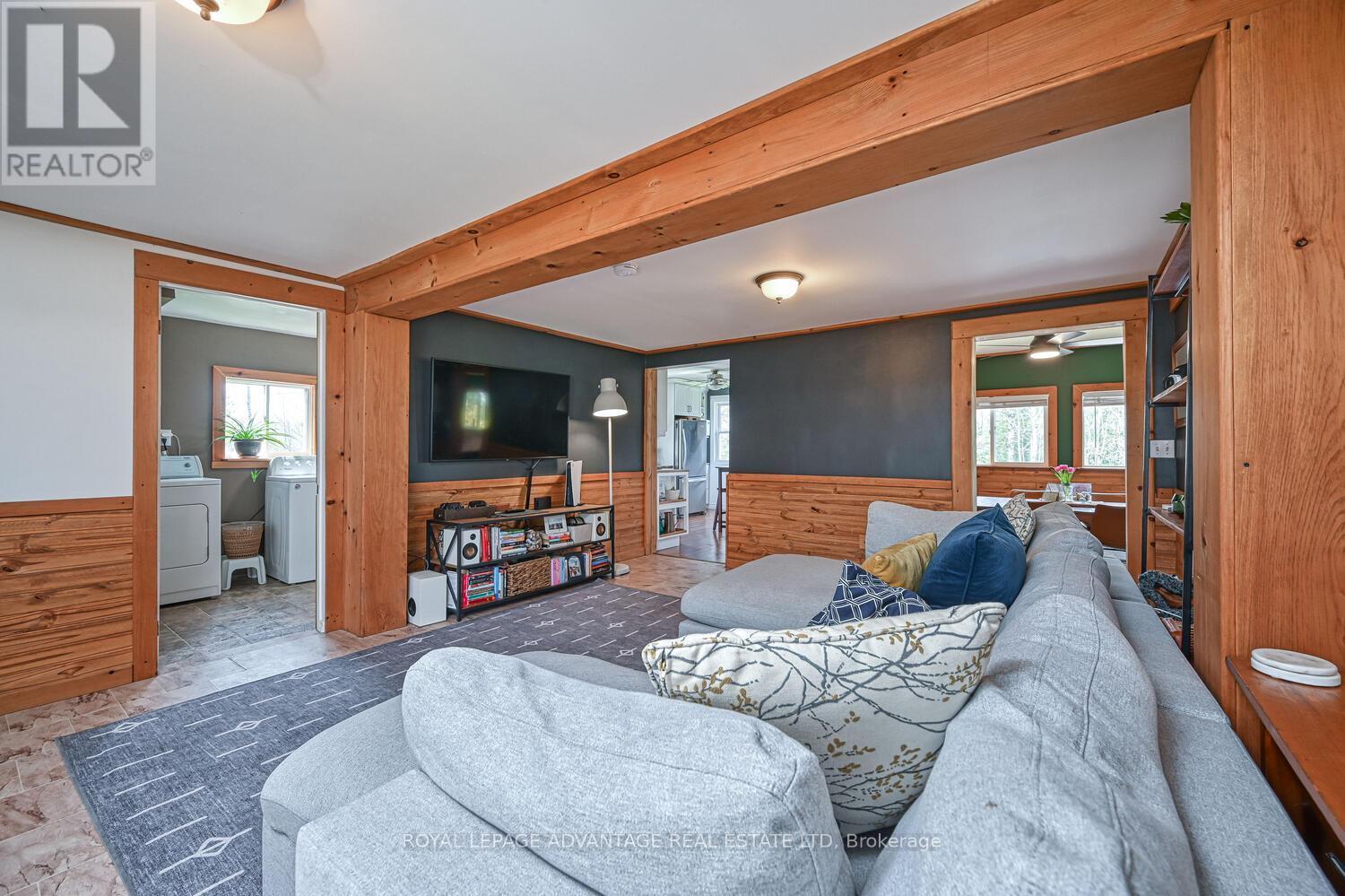 












163 LYNDHURST ROAD

,
Leeds and the Thousand Islands,




Ontario
K0E1N0

