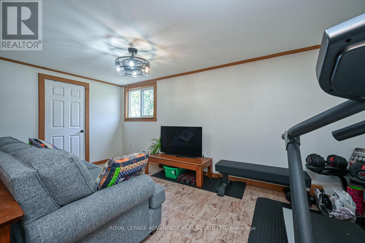 












163 LYNDHURST ROAD

,
Leeds and the Thousand Islands,




Ontario
K0E1N0

