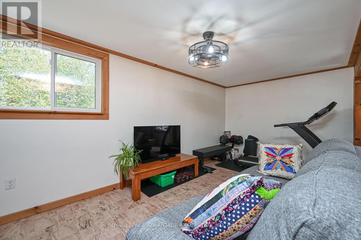 












163 LYNDHURST ROAD

,
Leeds and the Thousand Islands,




Ontario
K0E1N0

