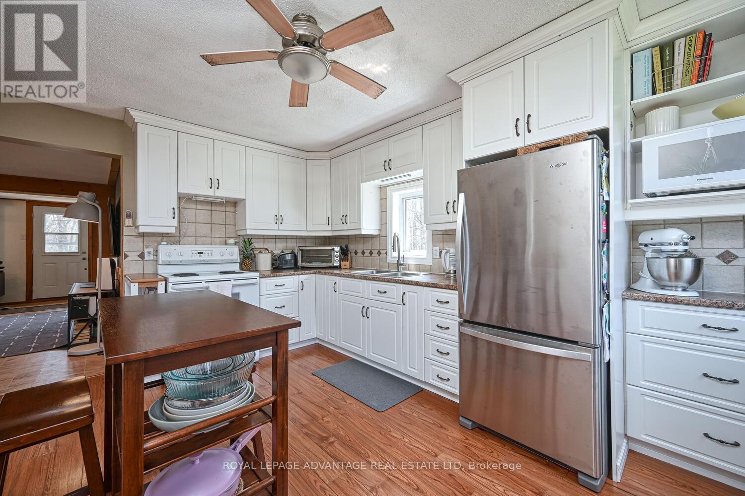 












163 LYNDHURST ROAD

,
Leeds and the Thousand Islands,




Ontario
K0E1N0

