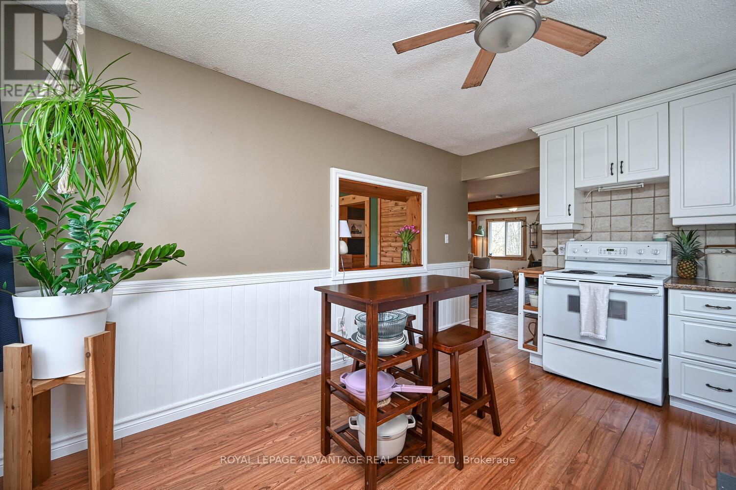












163 LYNDHURST ROAD

,
Leeds and the Thousand Islands,




Ontario
K0E1N0

