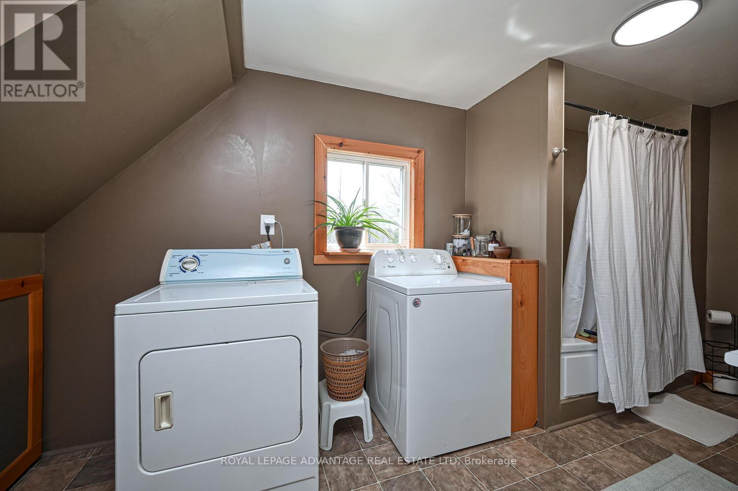 












163 LYNDHURST ROAD

,
Leeds and the Thousand Islands,




Ontario
K0E1N0

