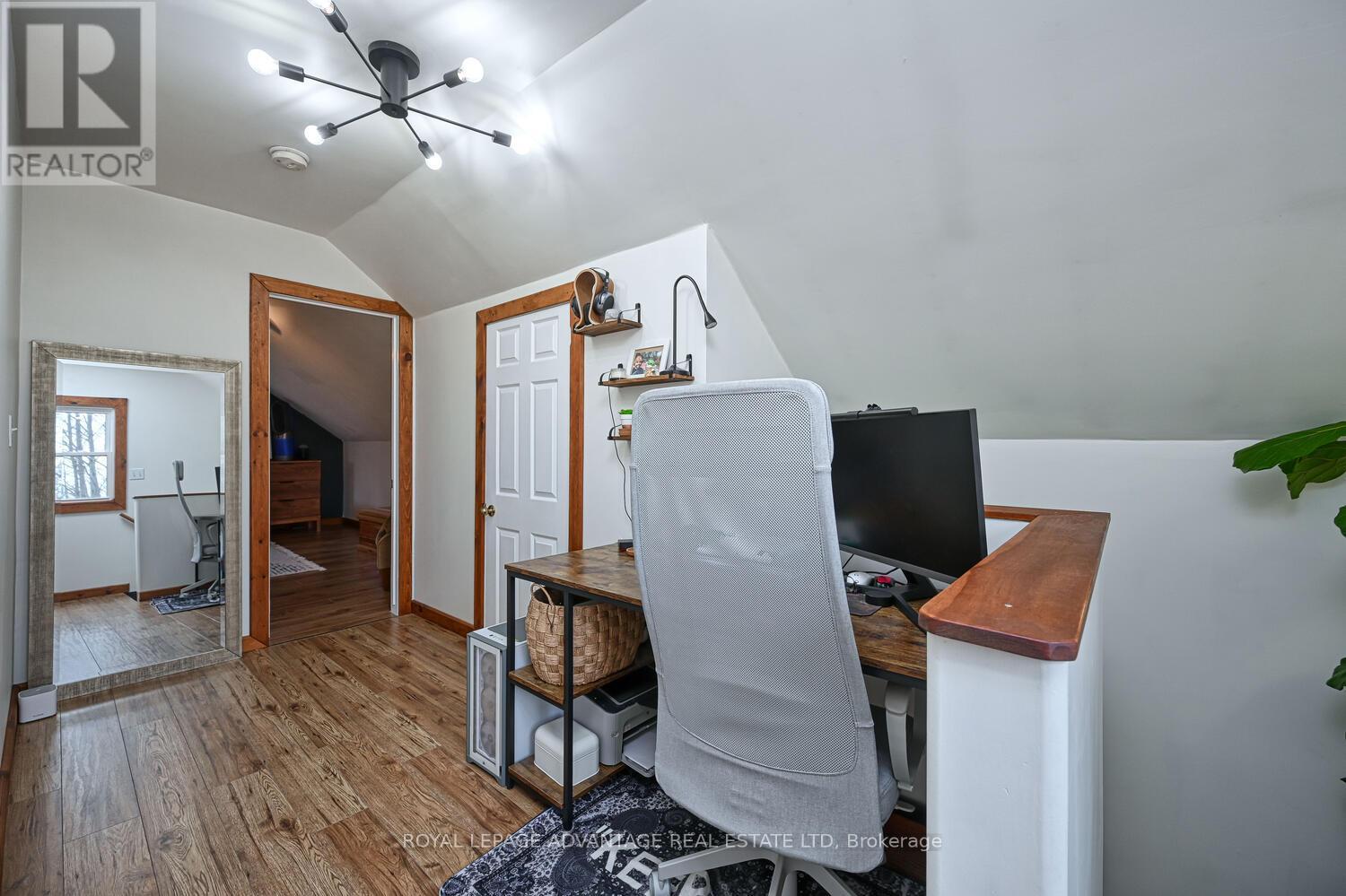 












163 LYNDHURST ROAD

,
Leeds and the Thousand Islands,




Ontario
K0E1N0

