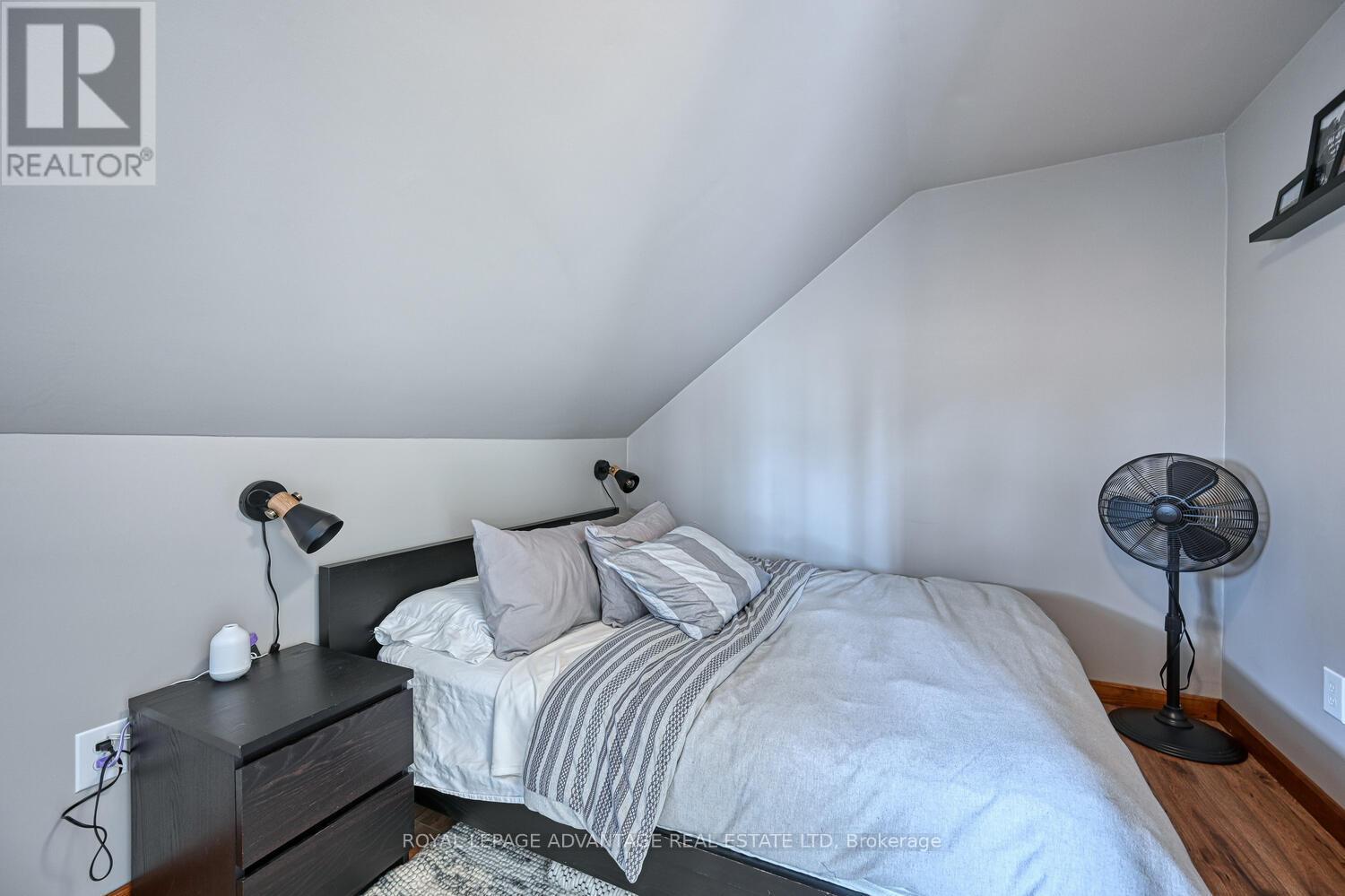 












163 LYNDHURST ROAD

,
Leeds and the Thousand Islands,




Ontario
K0E1N0

