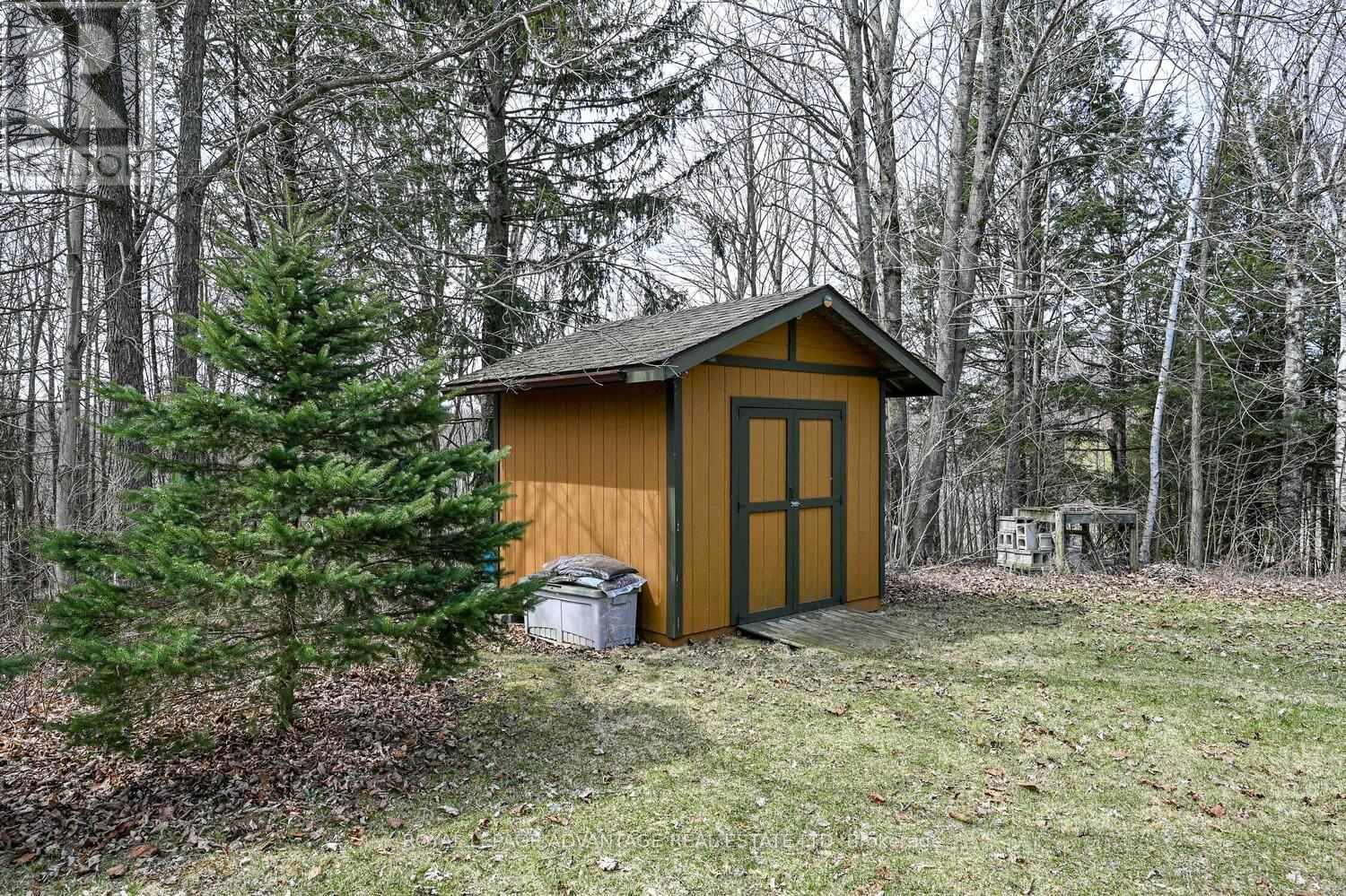 












163 LYNDHURST ROAD

,
Leeds and the Thousand Islands,




Ontario
K0E1N0

