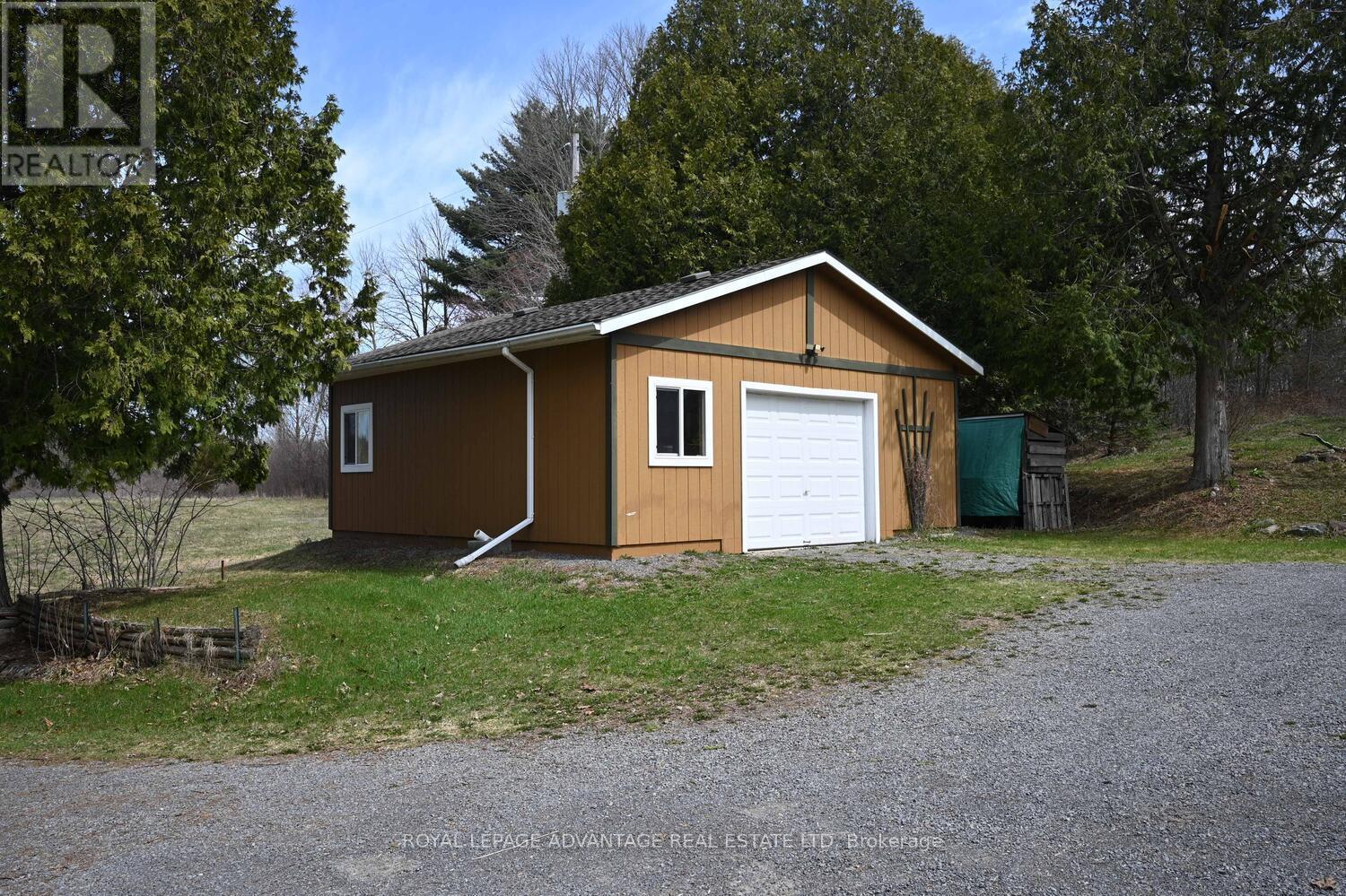 












163 LYNDHURST ROAD

,
Leeds and the Thousand Islands,




Ontario
K0E1N0

