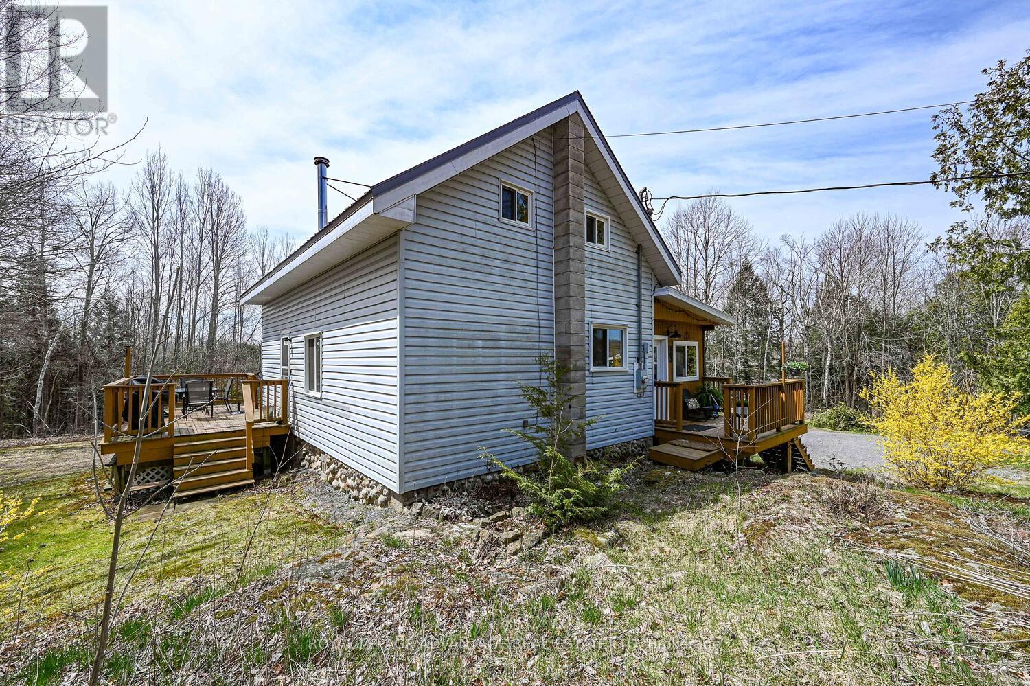 












163 LYNDHURST ROAD

,
Leeds and the Thousand Islands,




Ontario
K0E1N0

