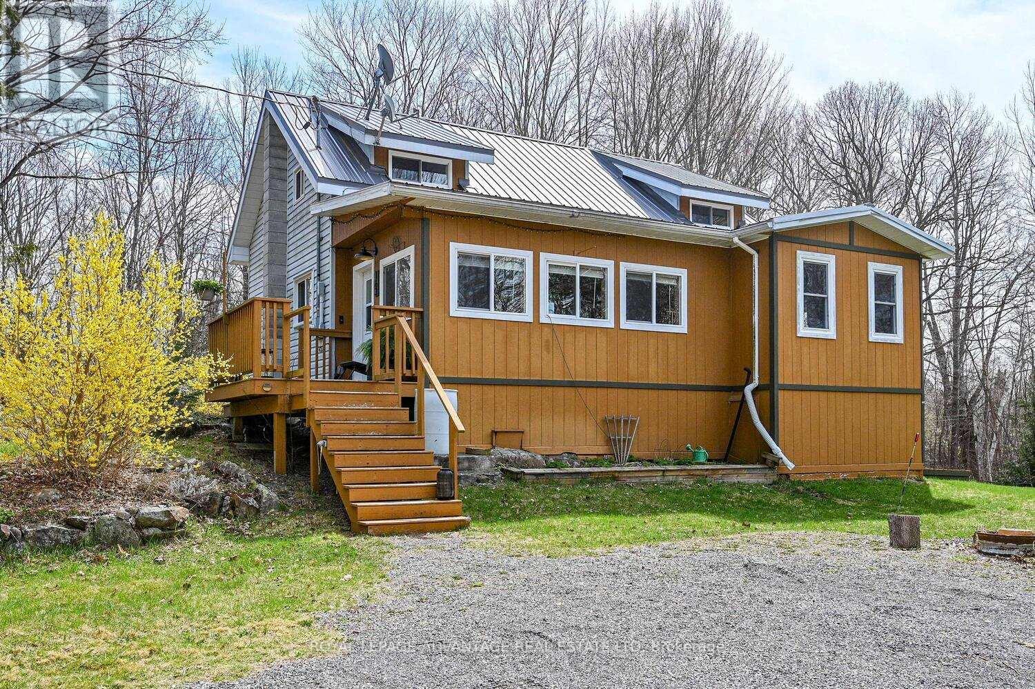 












163 LYNDHURST ROAD

,
Leeds and the Thousand Islands,




Ontario
K0E1N0


