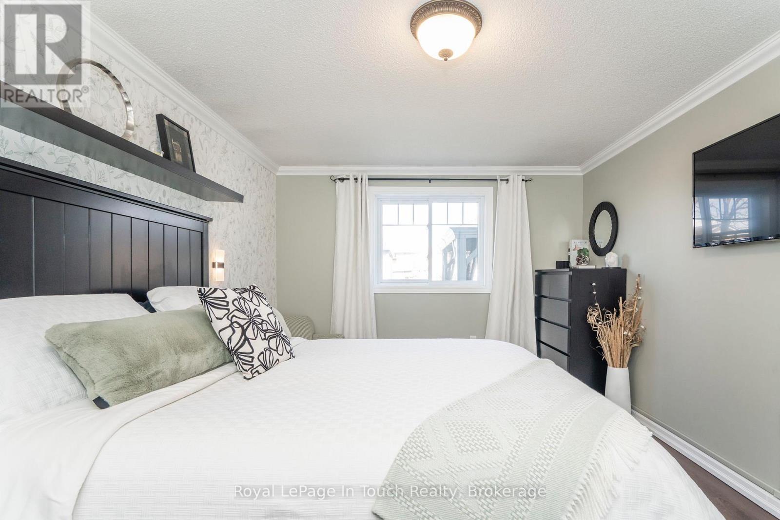 












362 GALLOWAY BOULEVARD

,
Midland,




Ontario
L4R5B2

