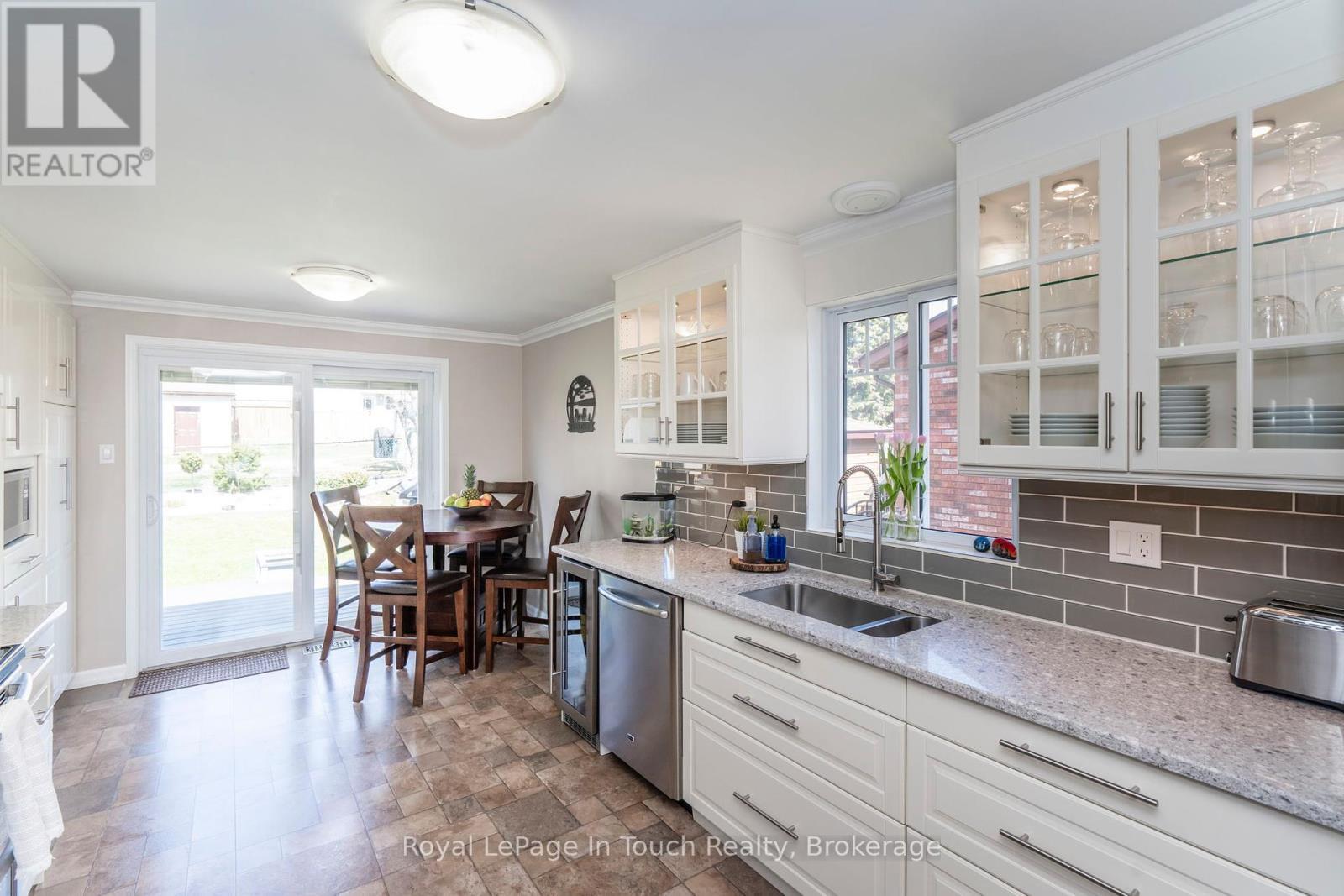 












362 GALLOWAY BOULEVARD

,
Midland,




Ontario
L4R5B2

