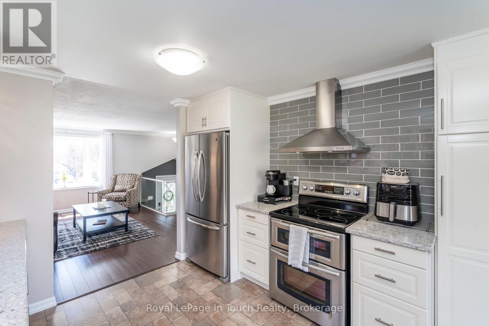 












362 GALLOWAY BOULEVARD

,
Midland,




Ontario
L4R5B2

