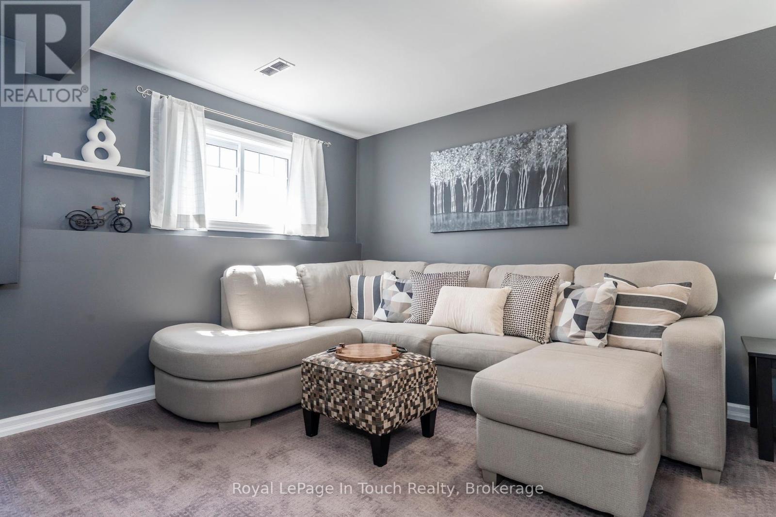 












362 GALLOWAY BOULEVARD

,
Midland,




Ontario
L4R5B2

