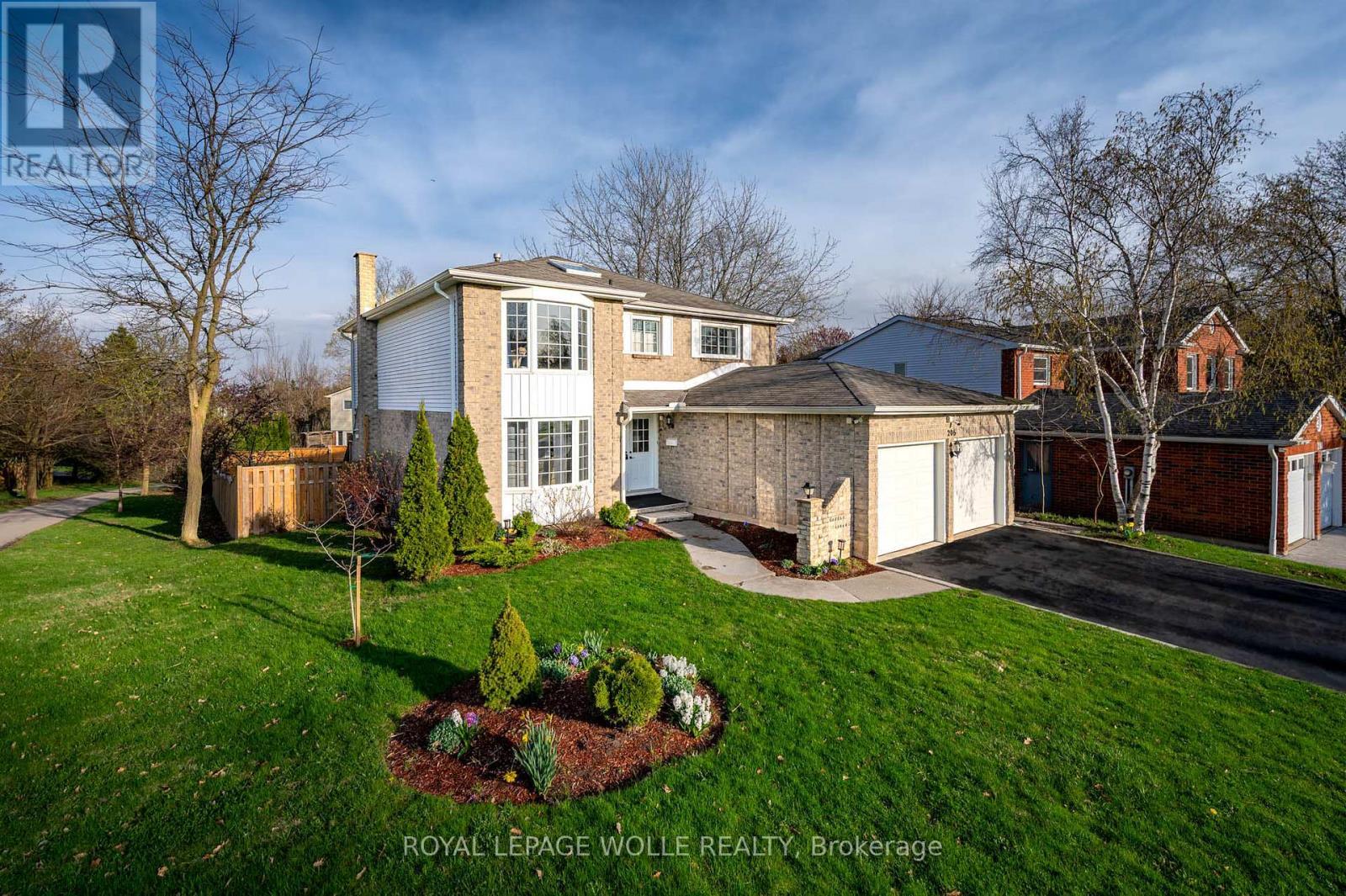 












206 WESTVALE DRIVE

,
Waterloo,




Ontario
N2T1C3

