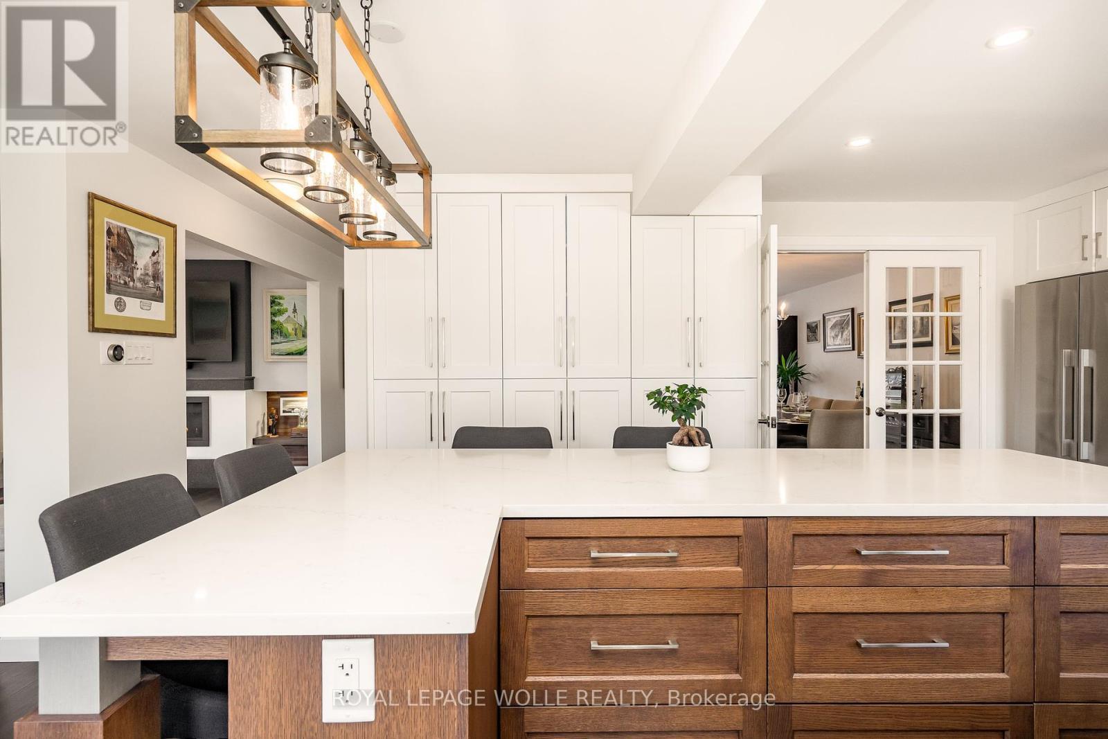 












206 WESTVALE DRIVE

,
Waterloo,




Ontario
N2T1C3

