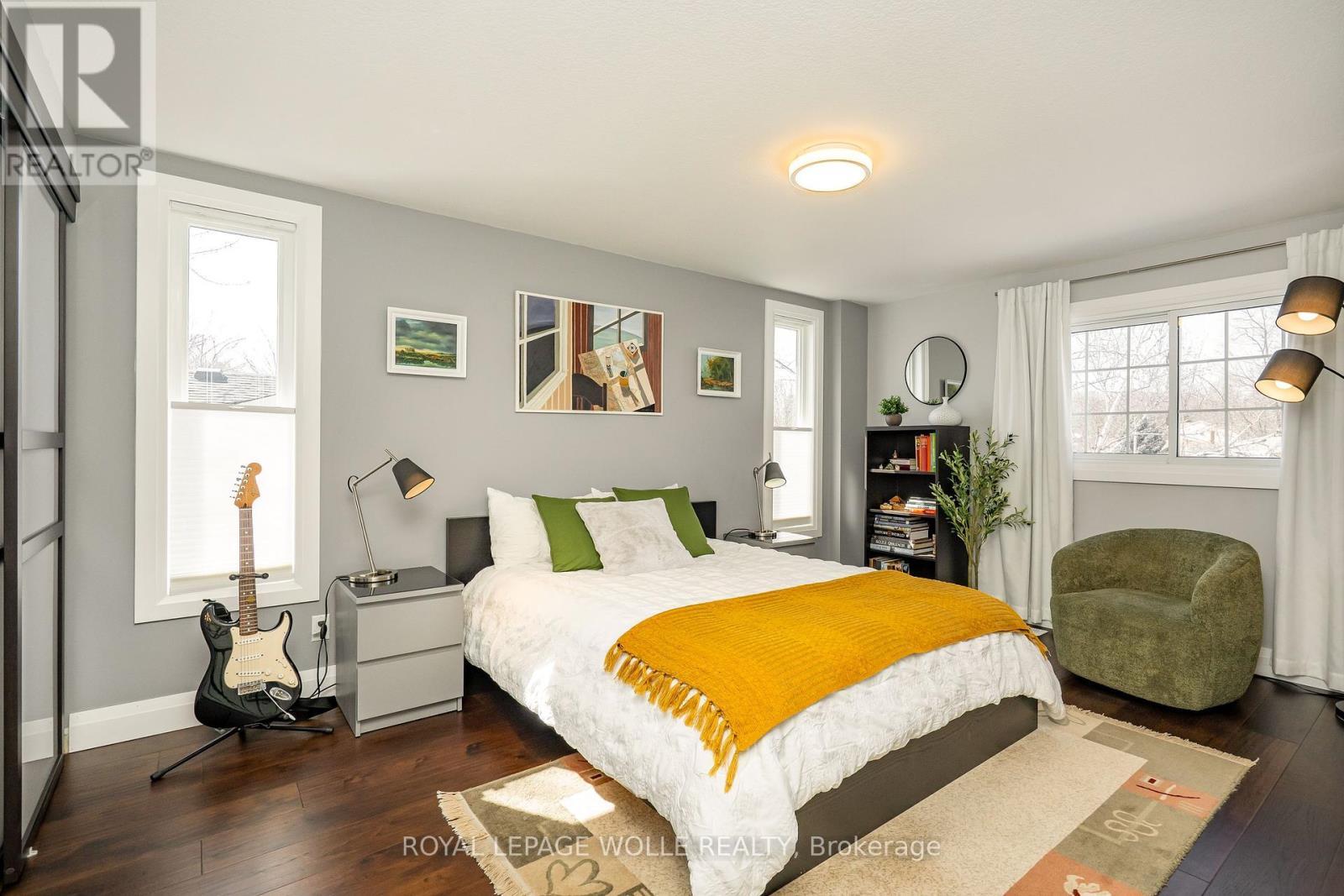 












206 WESTVALE DRIVE

,
Waterloo,




Ontario
N2T1C3


