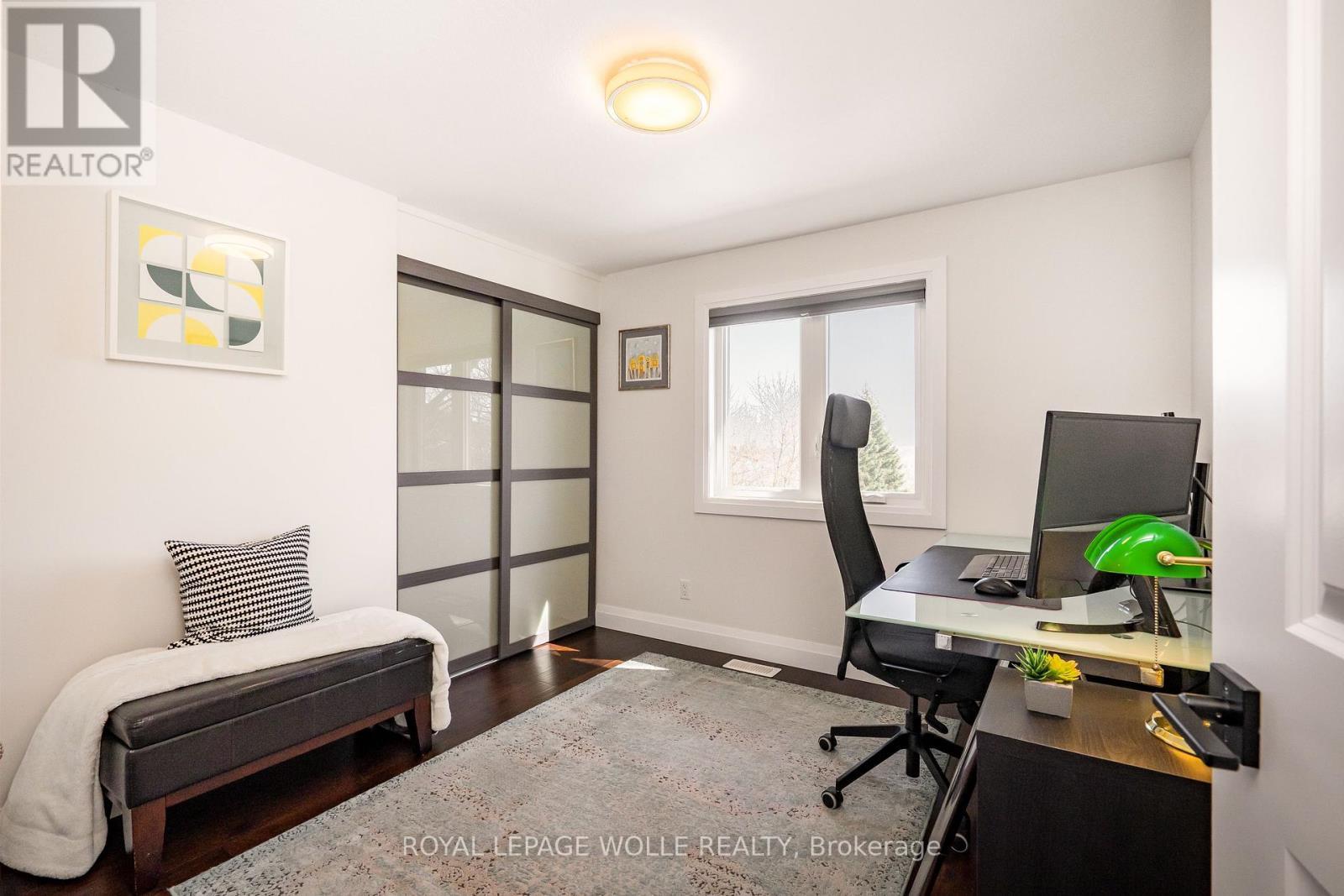 












206 WESTVALE DRIVE

,
Waterloo,




Ontario
N2T1C3

