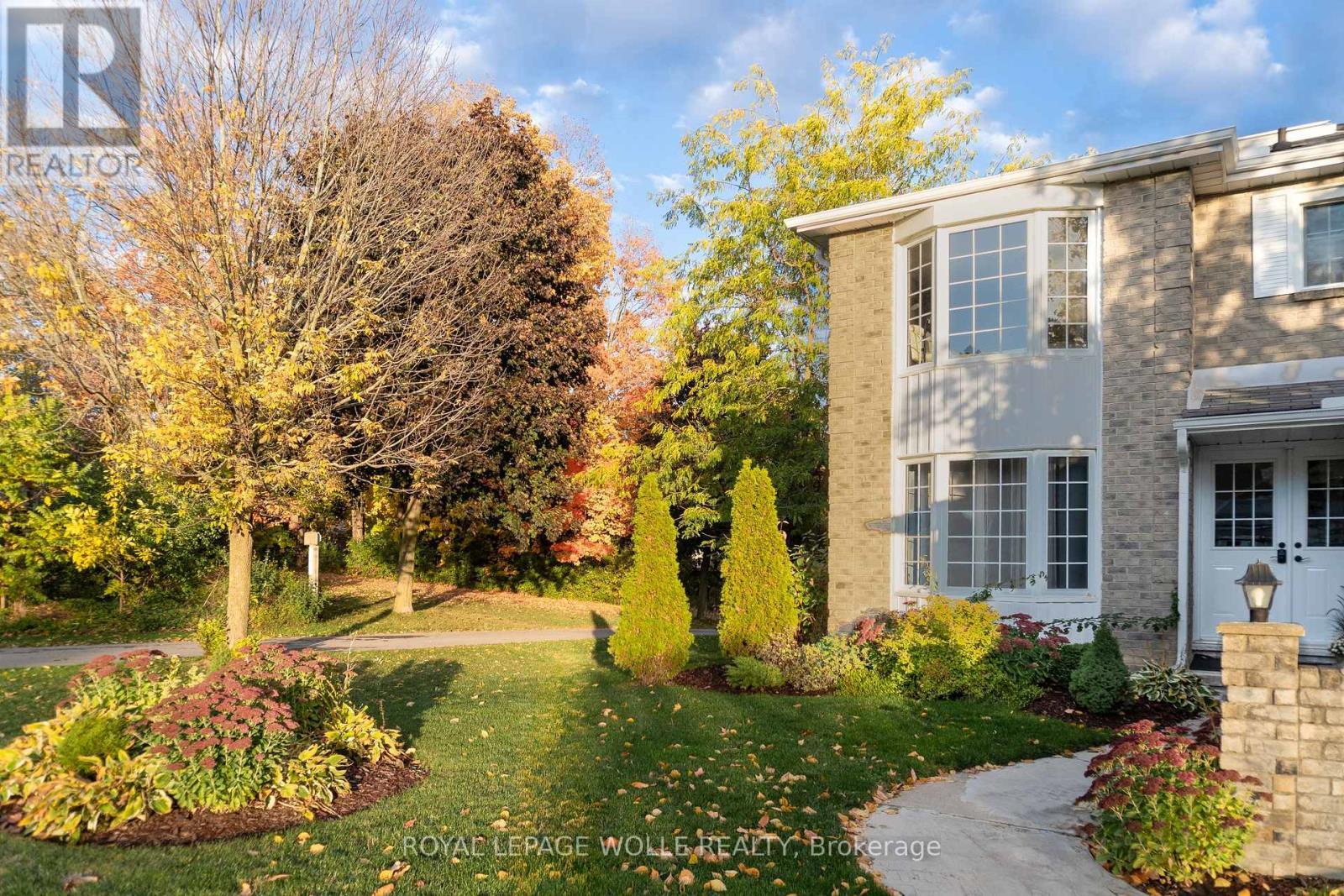












206 WESTVALE DRIVE

,
Waterloo,




Ontario
N2T1C3

