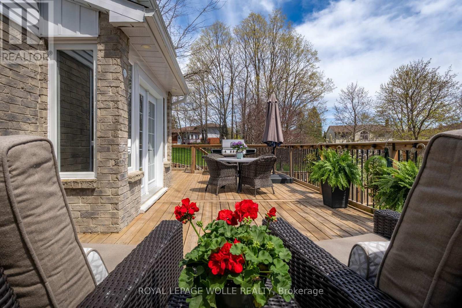 












206 WESTVALE DRIVE

,
Waterloo,




Ontario
N2T1C3

