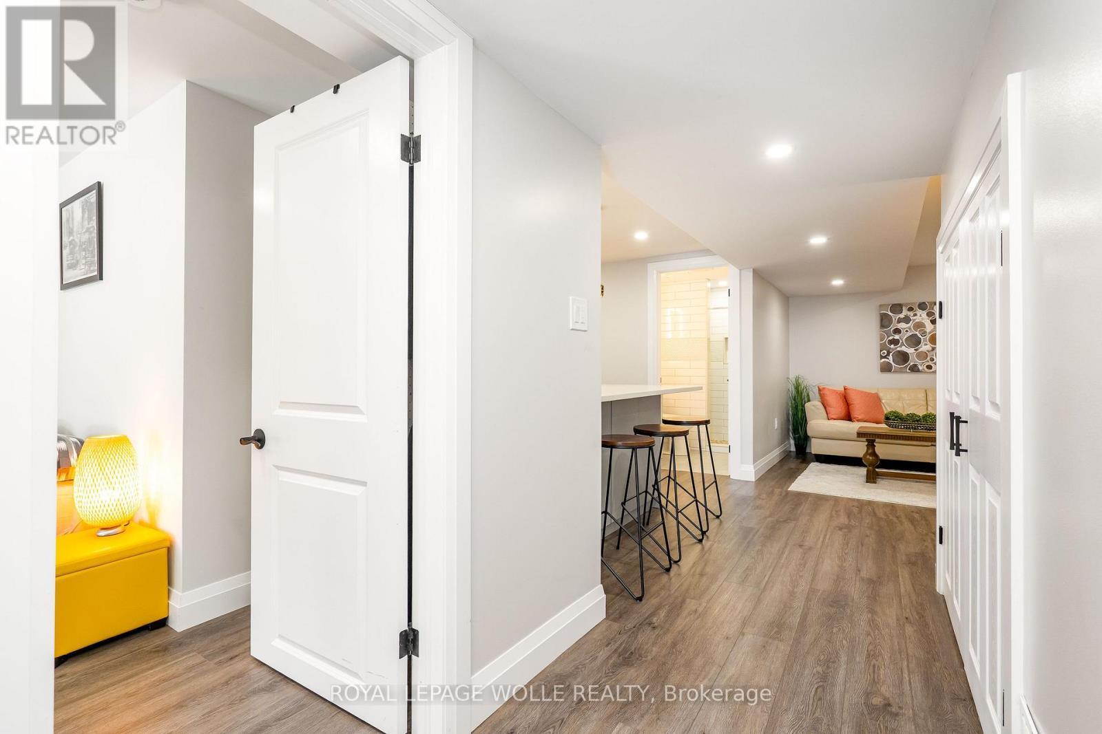 












206 WESTVALE DRIVE

,
Waterloo,




Ontario
N2T1C3


