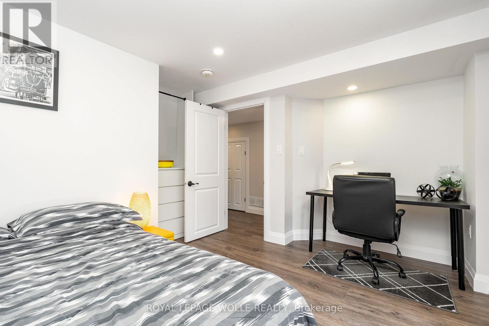 












206 WESTVALE DRIVE

,
Waterloo,




Ontario
N2T1C3

