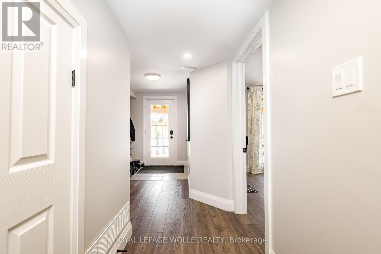 












206 WESTVALE DRIVE

,
Waterloo,




Ontario
N2T1C3

