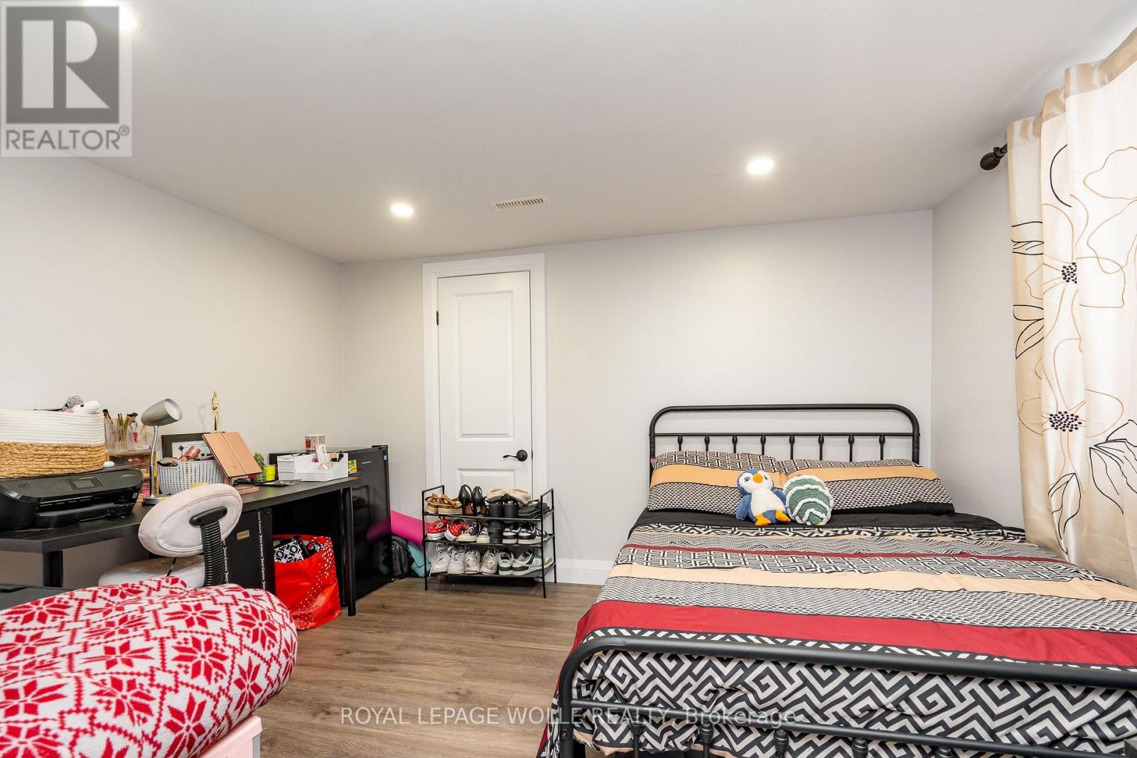












206 WESTVALE DRIVE

,
Waterloo,




Ontario
N2T1C3

