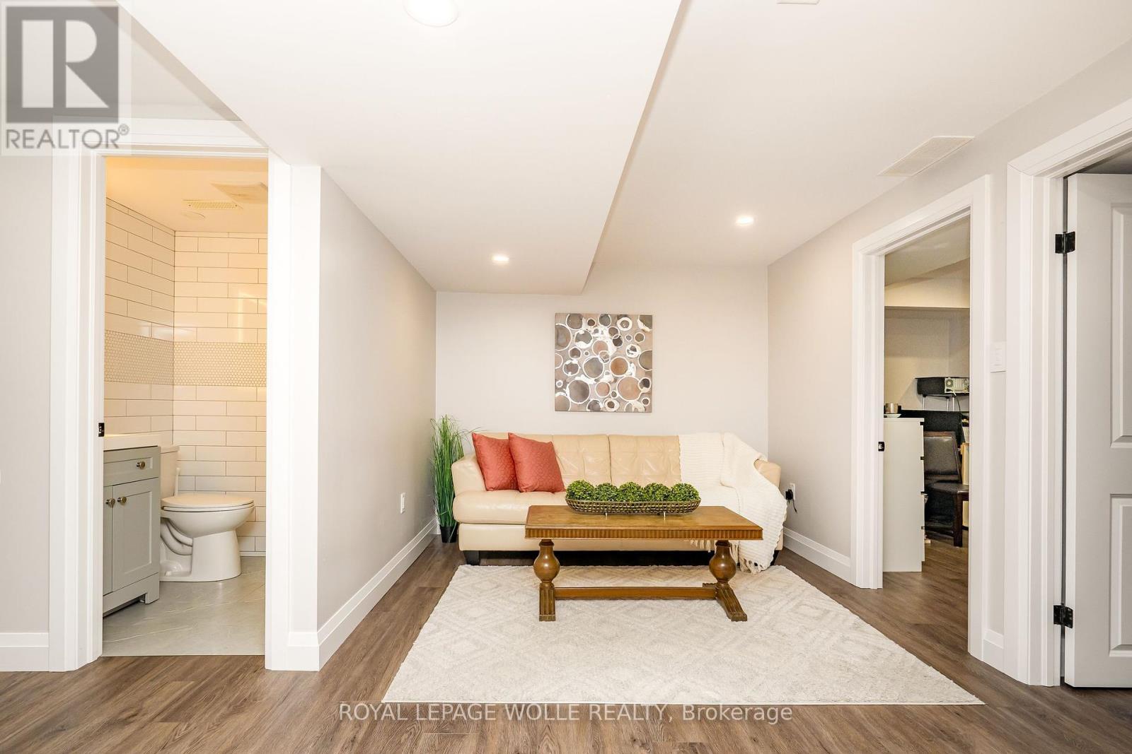 












206 WESTVALE DRIVE

,
Waterloo,




Ontario
N2T1C3


