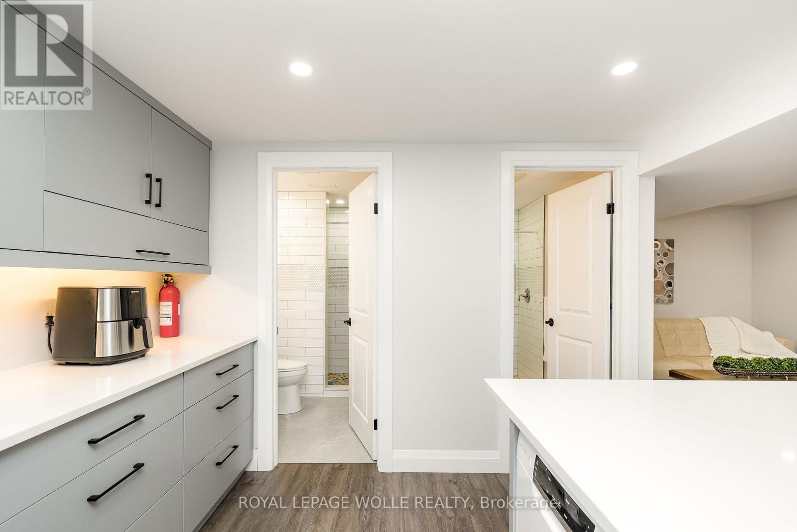 












206 WESTVALE DRIVE

,
Waterloo,




Ontario
N2T1C3

