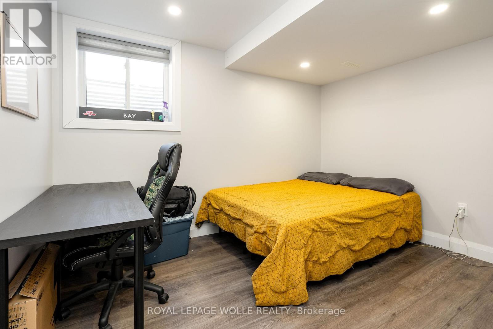 












206 WESTVALE DRIVE

,
Waterloo,




Ontario
N2T1C3

