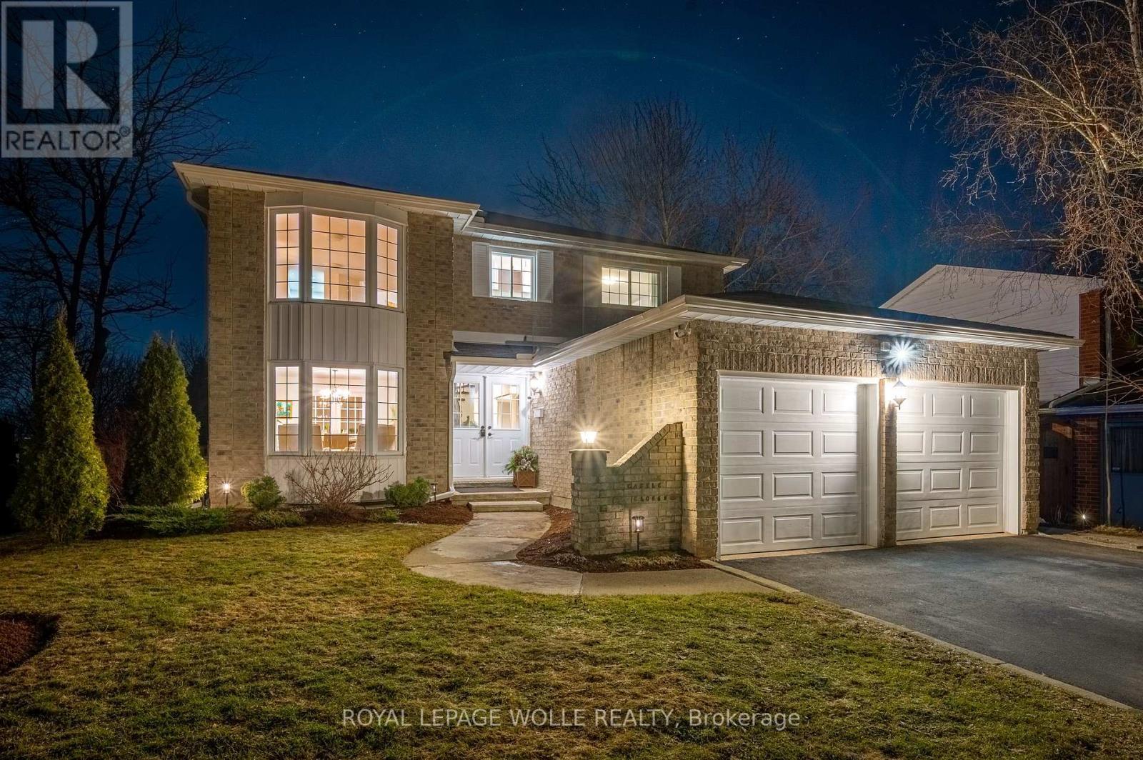 












206 WESTVALE DRIVE

,
Waterloo,




Ontario
N2T1C3

