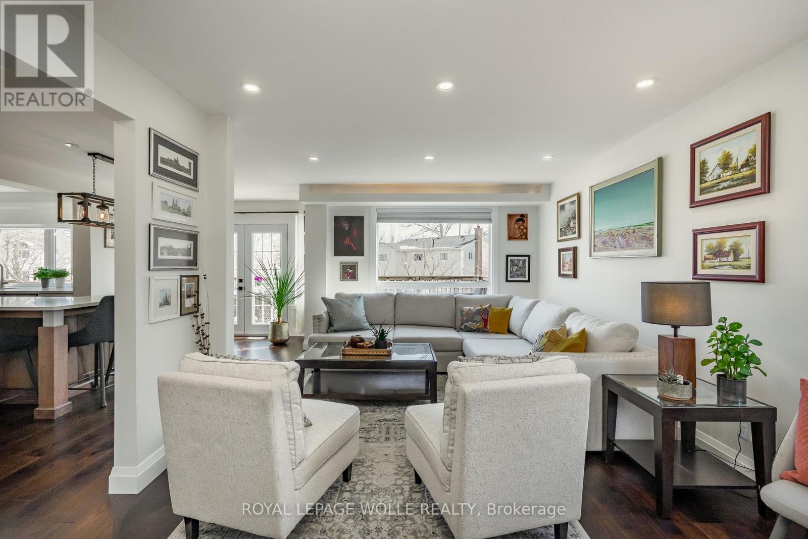 












206 WESTVALE DRIVE

,
Waterloo,




Ontario
N2T1C3

